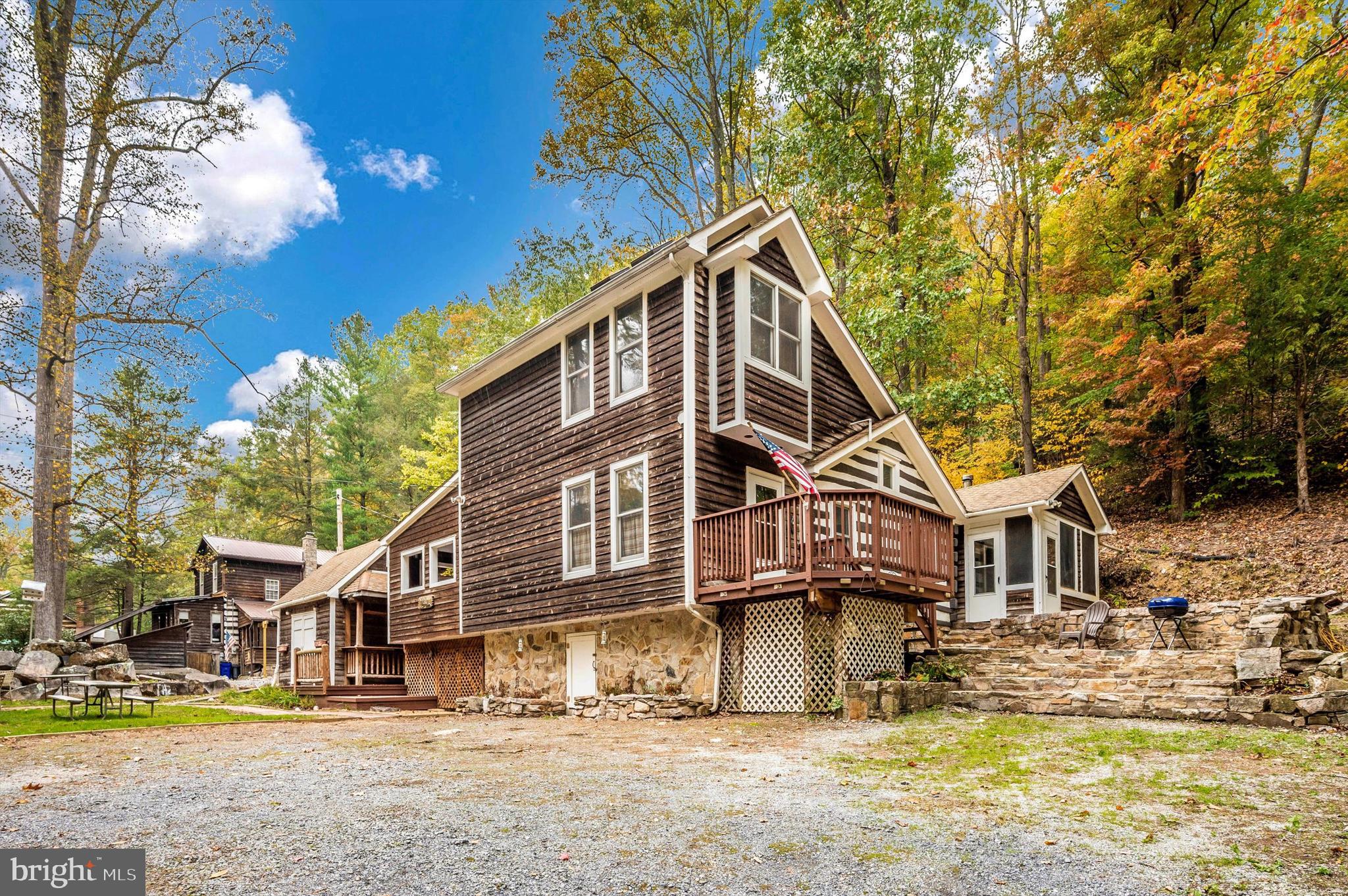 MOUNTAINDALE - Residential