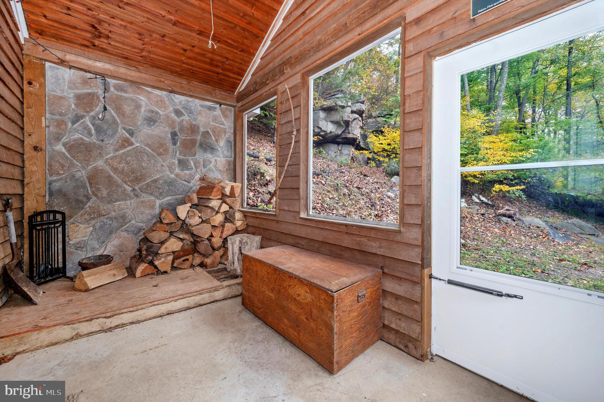 MOUNTAINDALE - Residential