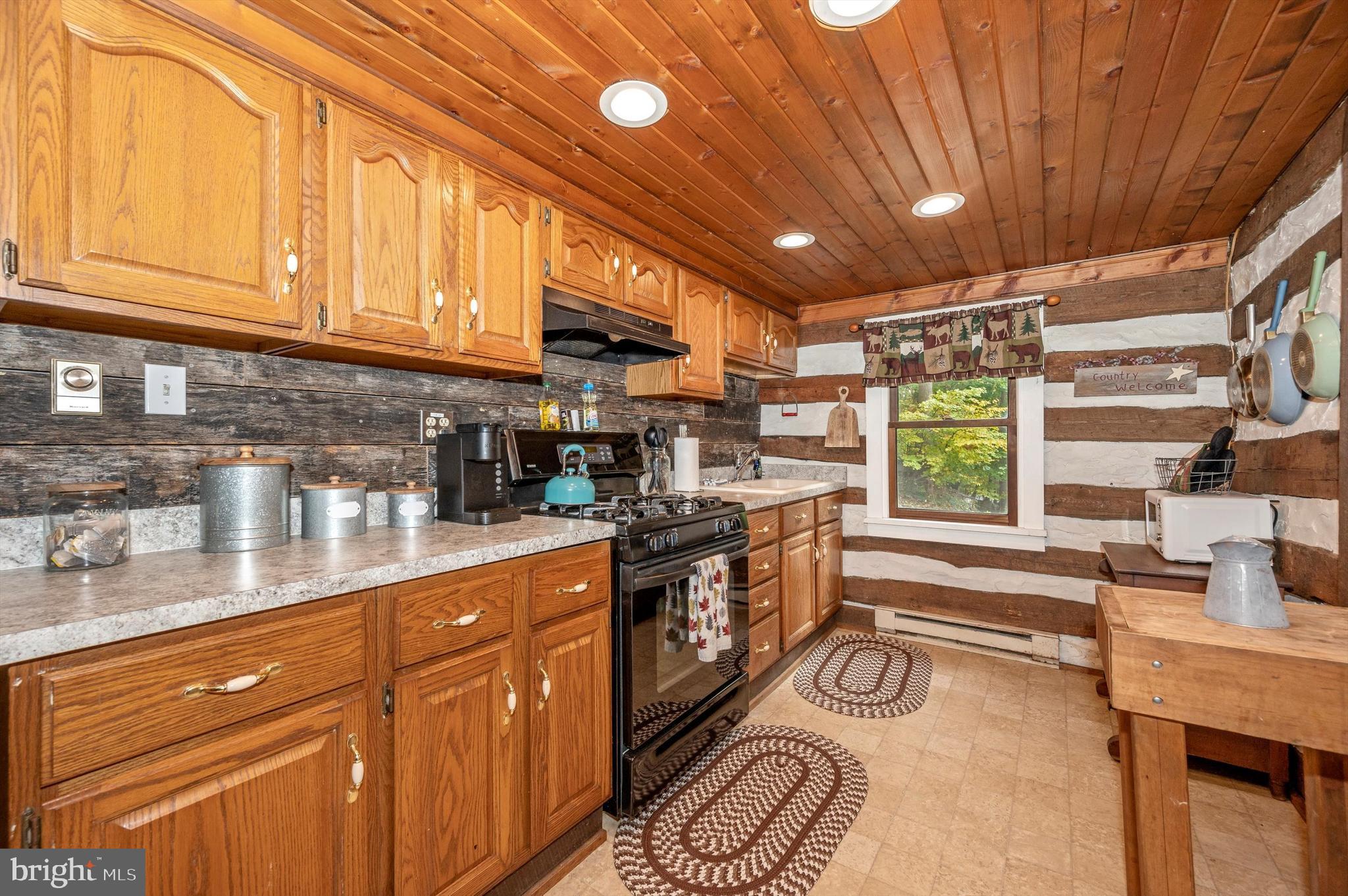 MOUNTAINDALE - Residential