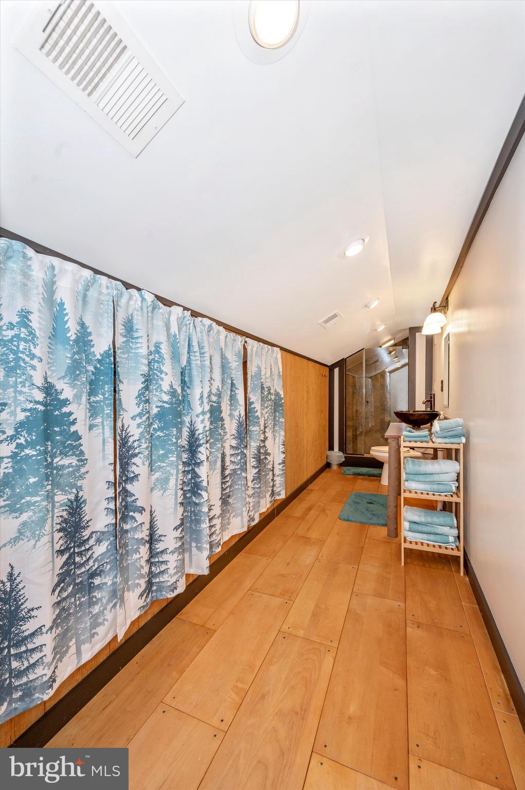 MOUNTAINDALE - Residential