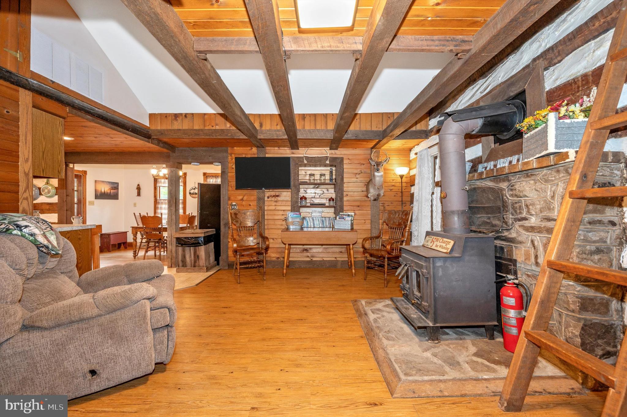 MOUNTAINDALE - Residential