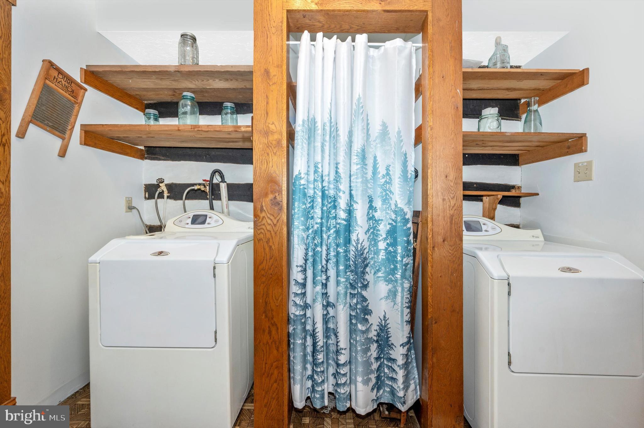 MOUNTAINDALE - Residential