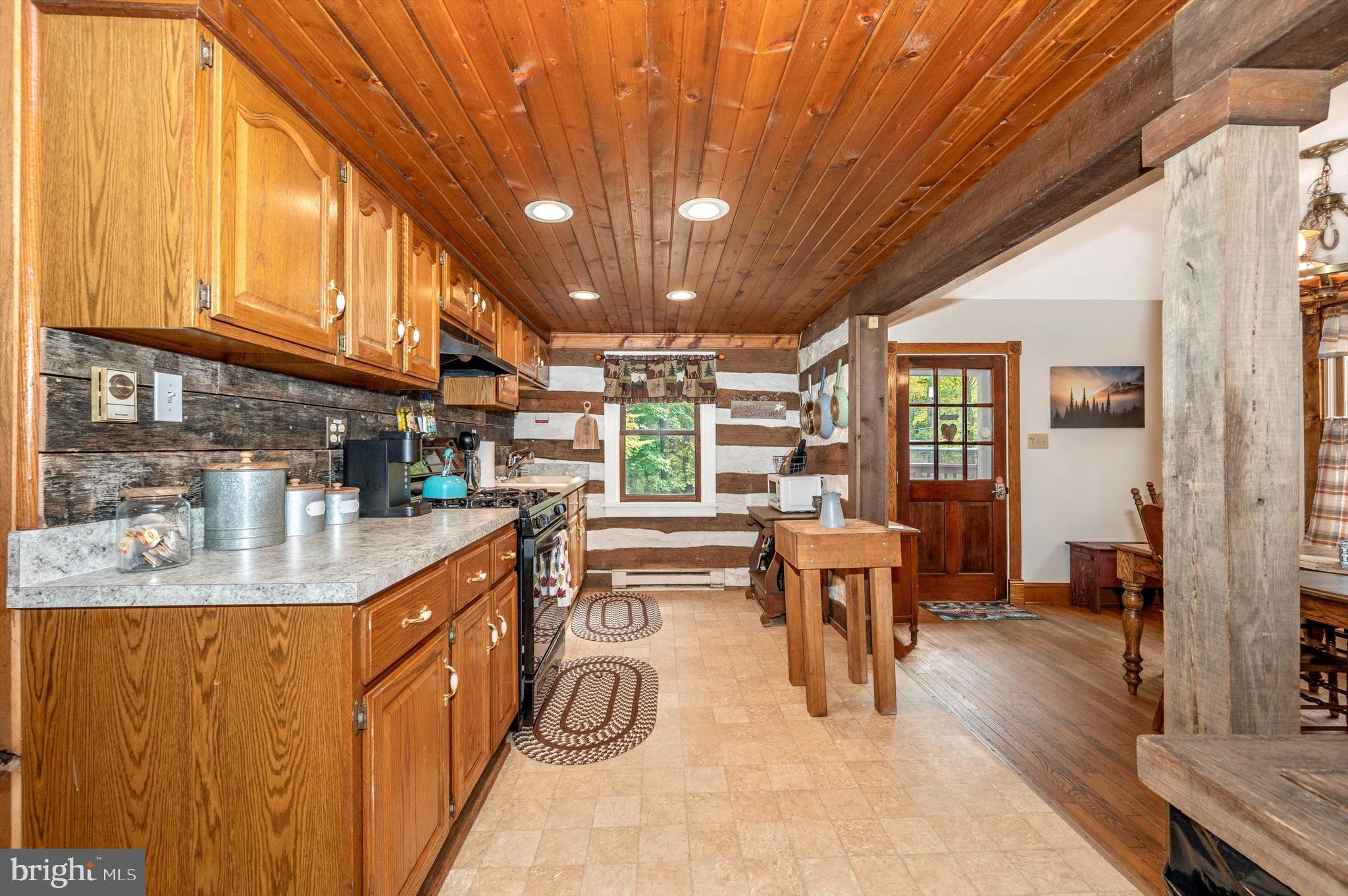 MOUNTAINDALE - Residential