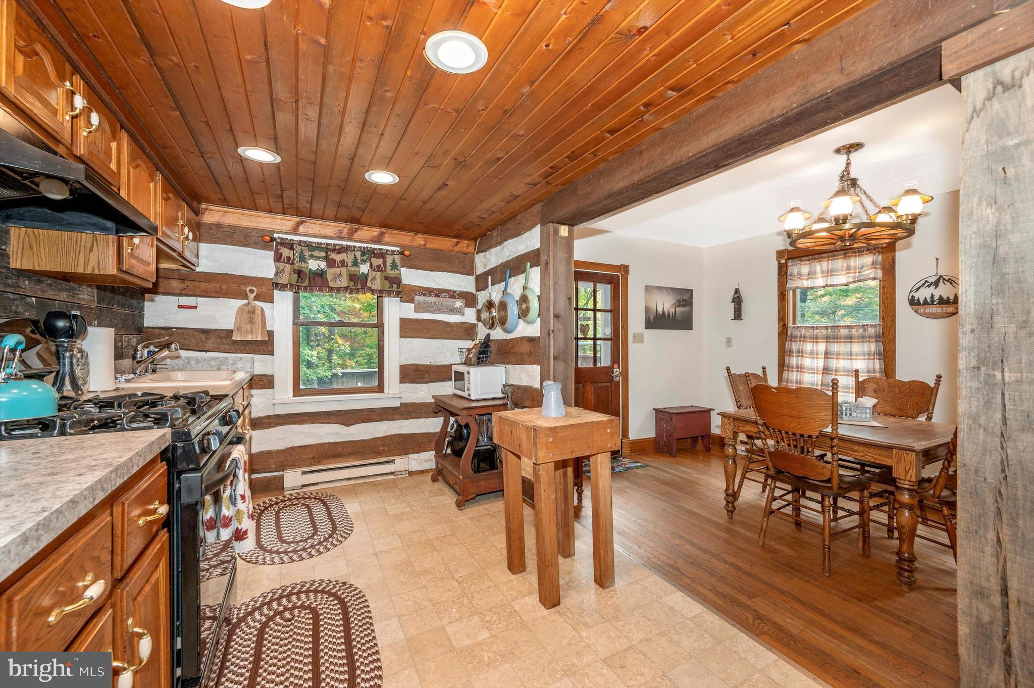 MOUNTAINDALE - Residential