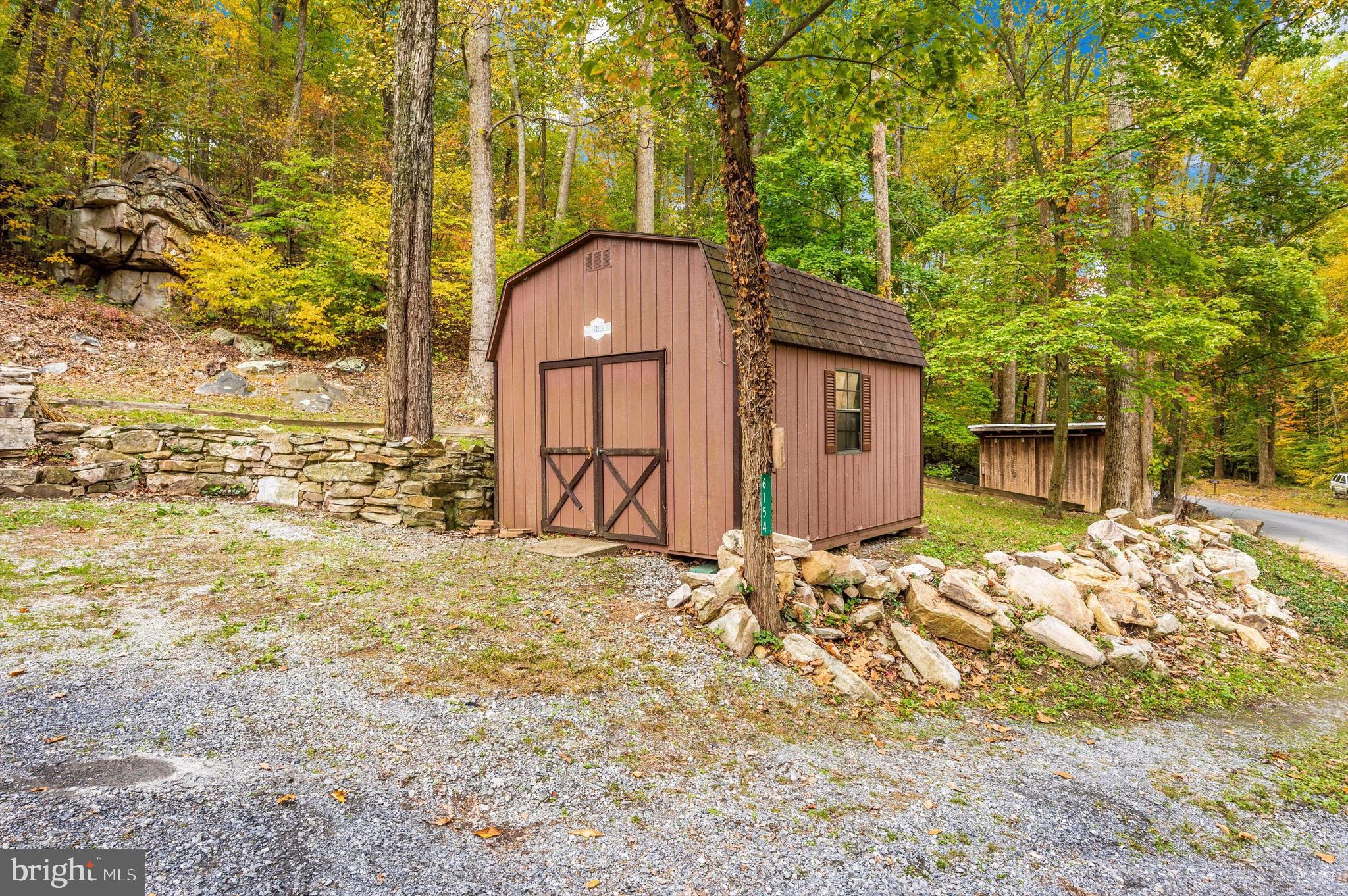 MOUNTAINDALE - Residential