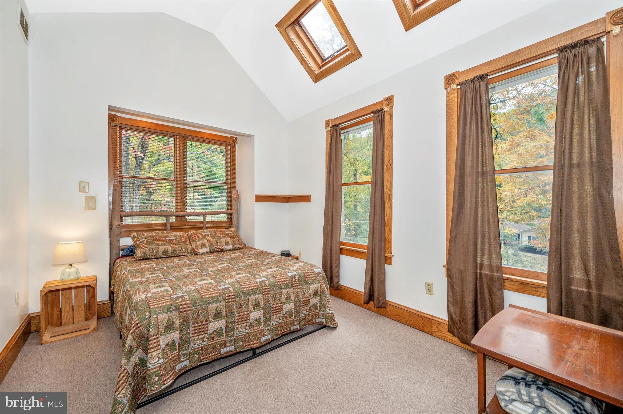 MOUNTAINDALE - Residential