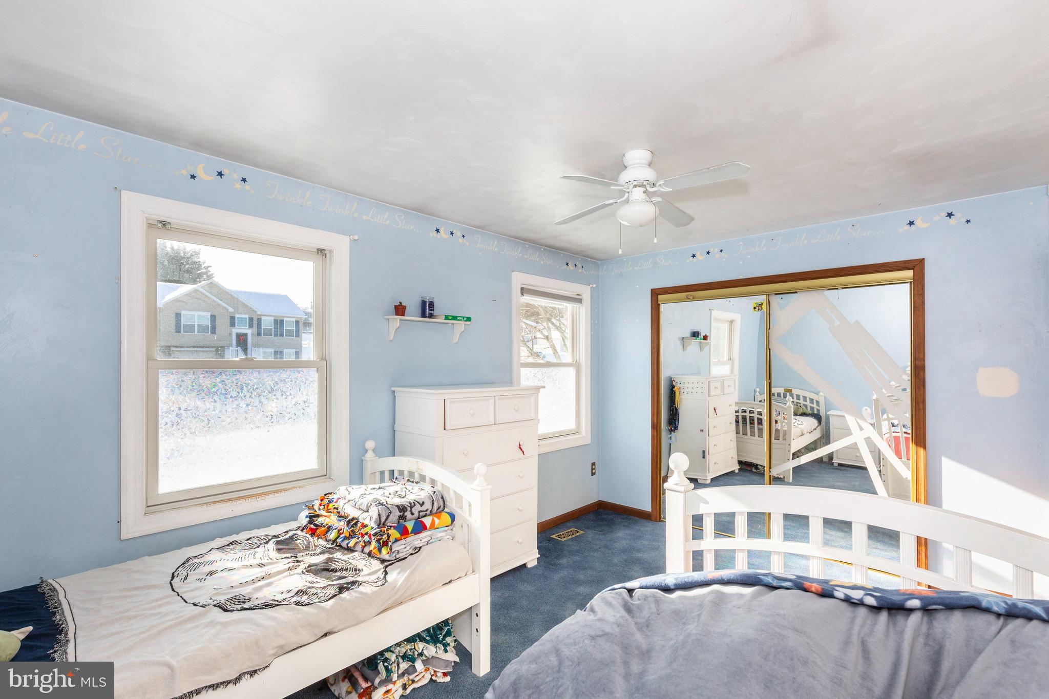 HOLLAND HILL - Residential