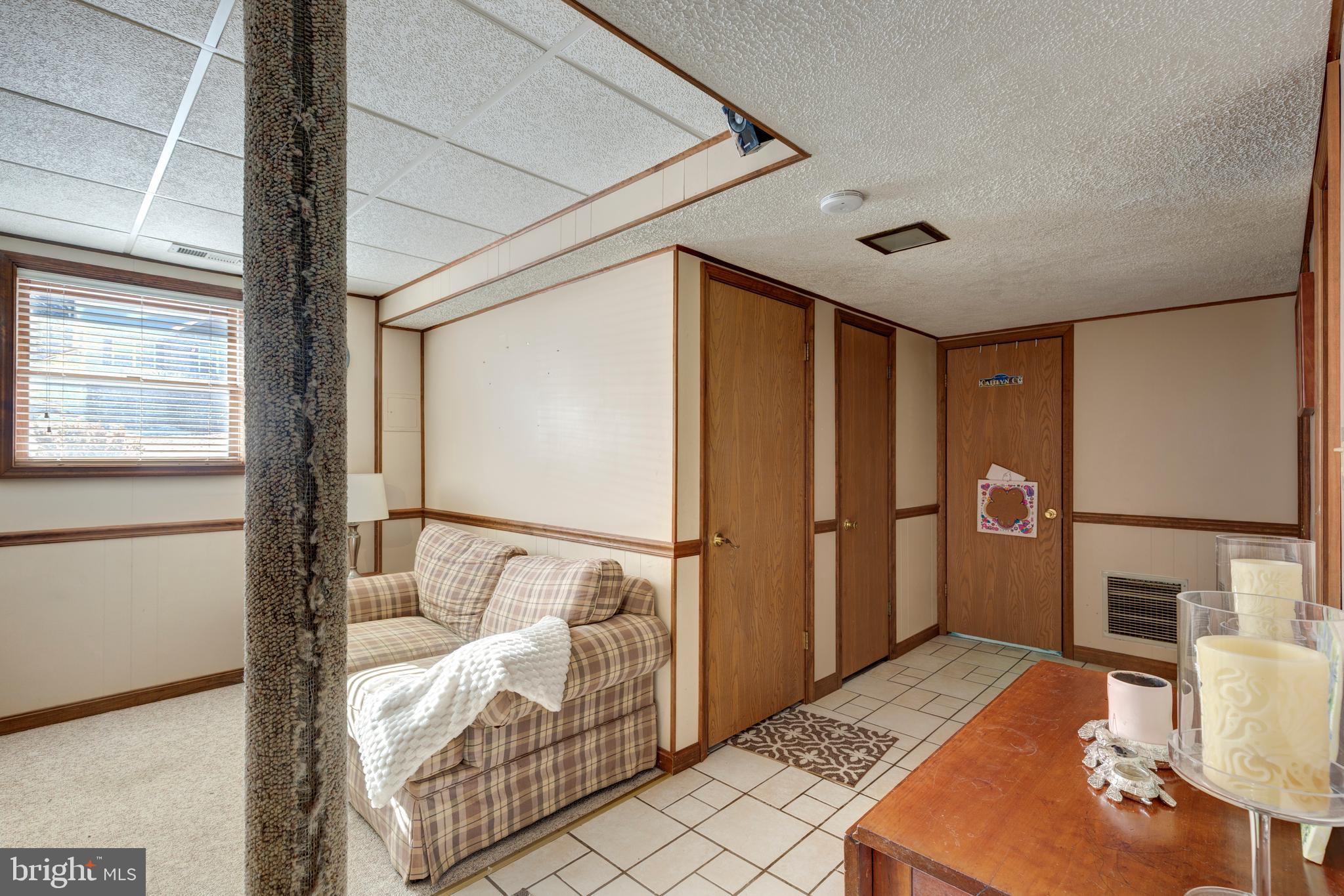 HOLLAND HILL - Residential