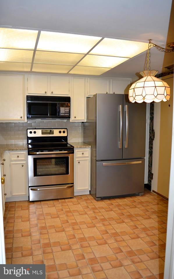 THE REPRESENTATIVE - Residential Lease