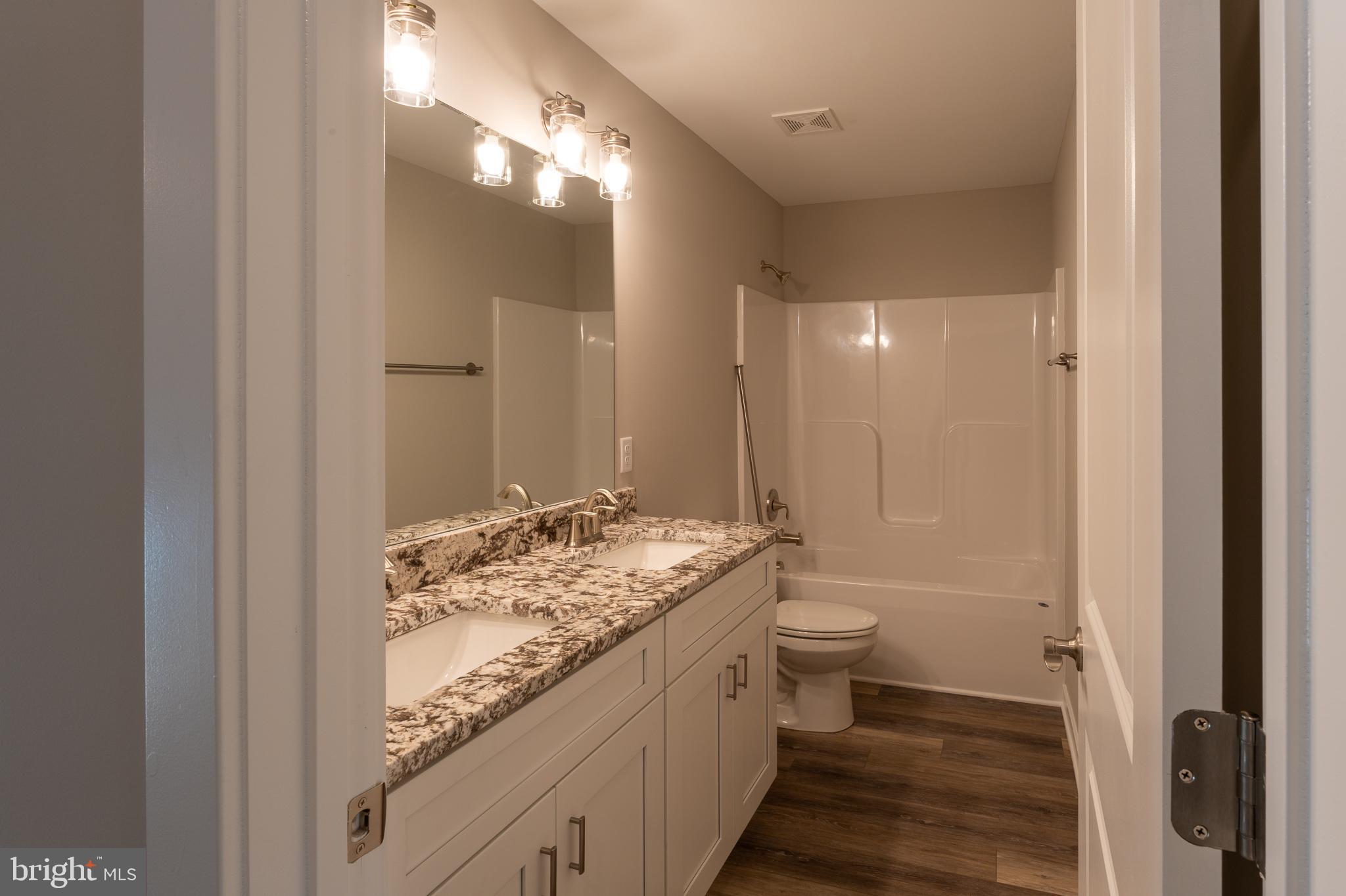 HORSESHOE COVE - Residential