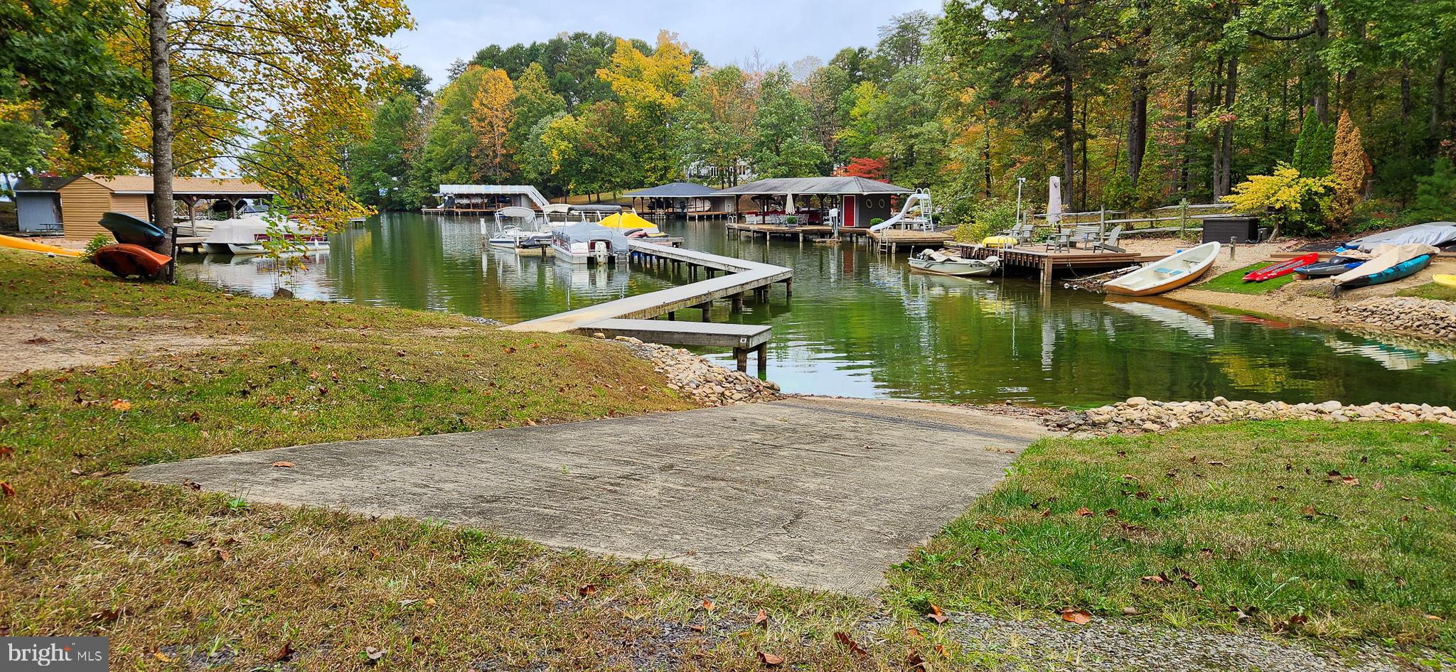 HORSESHOE COVE - Residential