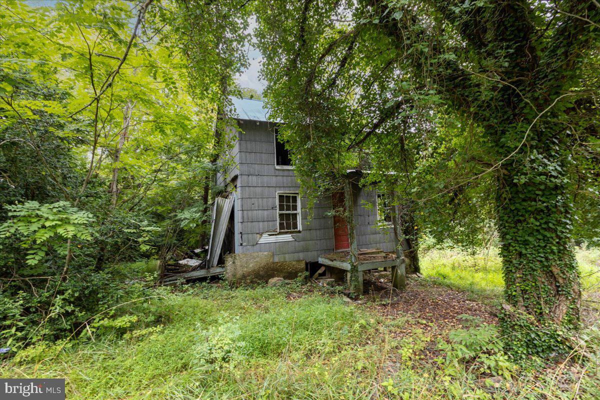 NONE AVAILABLE - Land