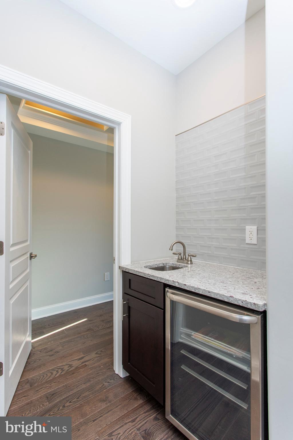 DICKINSON NARROWS - Residential