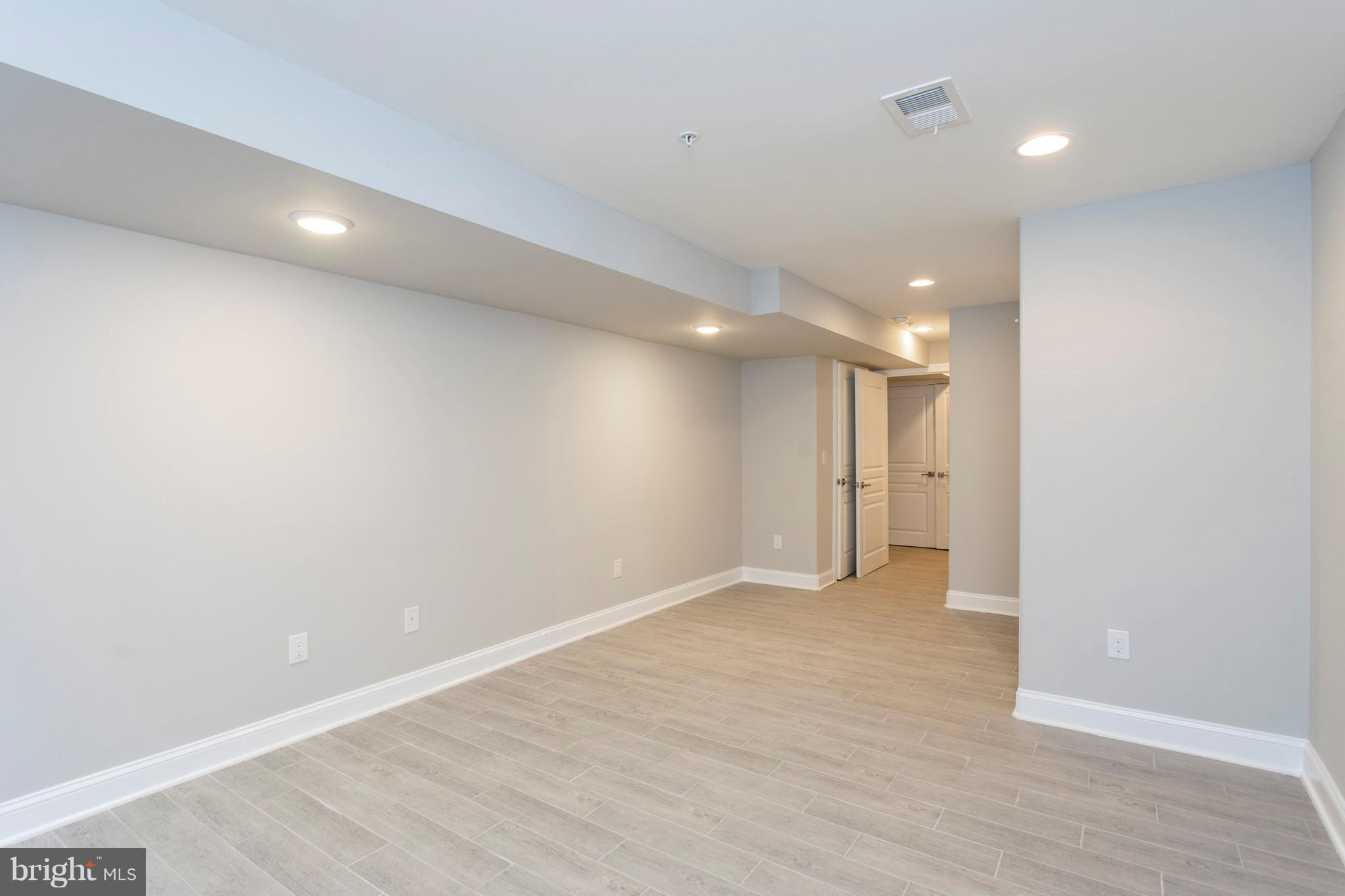 DICKINSON NARROWS - Residential