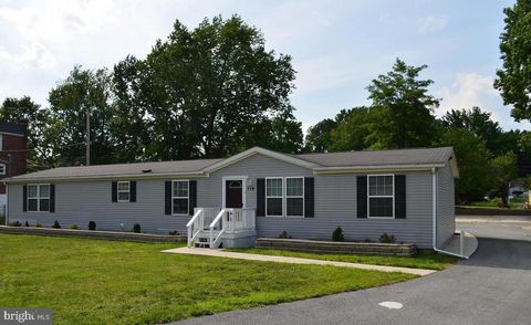 Homes For Sale - 719 Beech Avenue<br/> Delaware County, GLENOLDEN, PA 19036