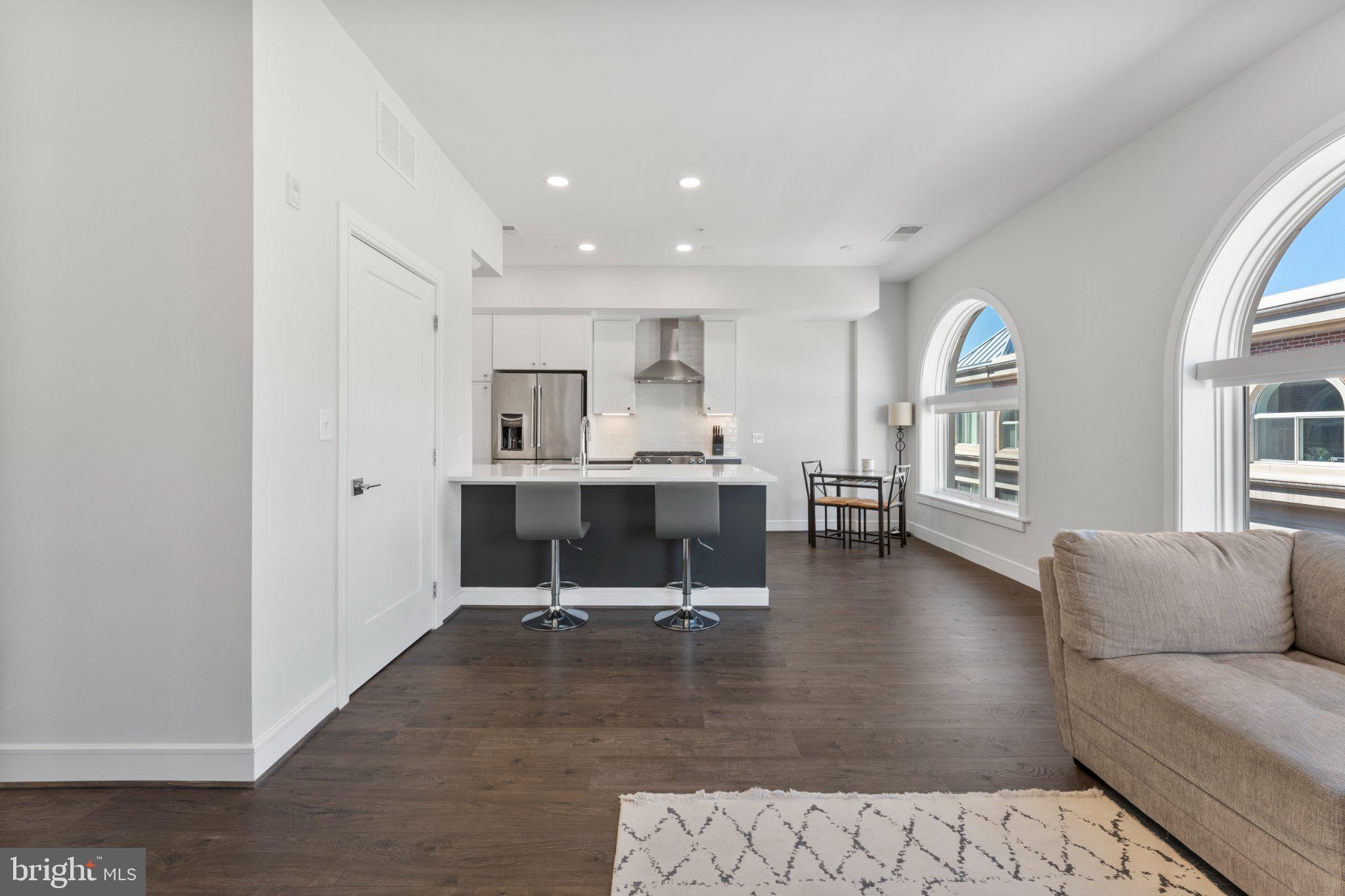 635 SLATERS LANE 405