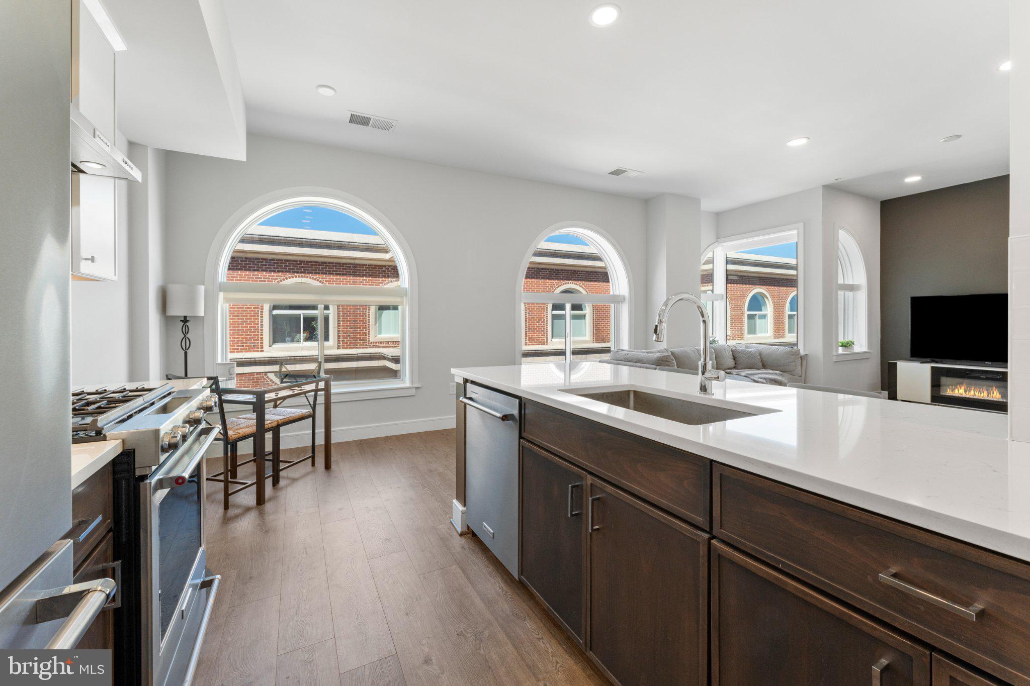 635 SLATERS LANE 405