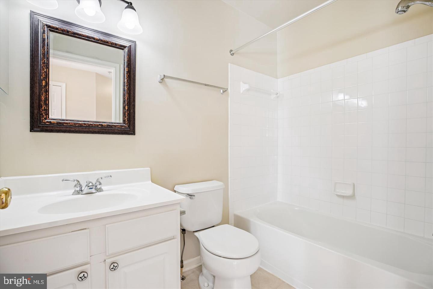 LAKELANDS - Residential Lease