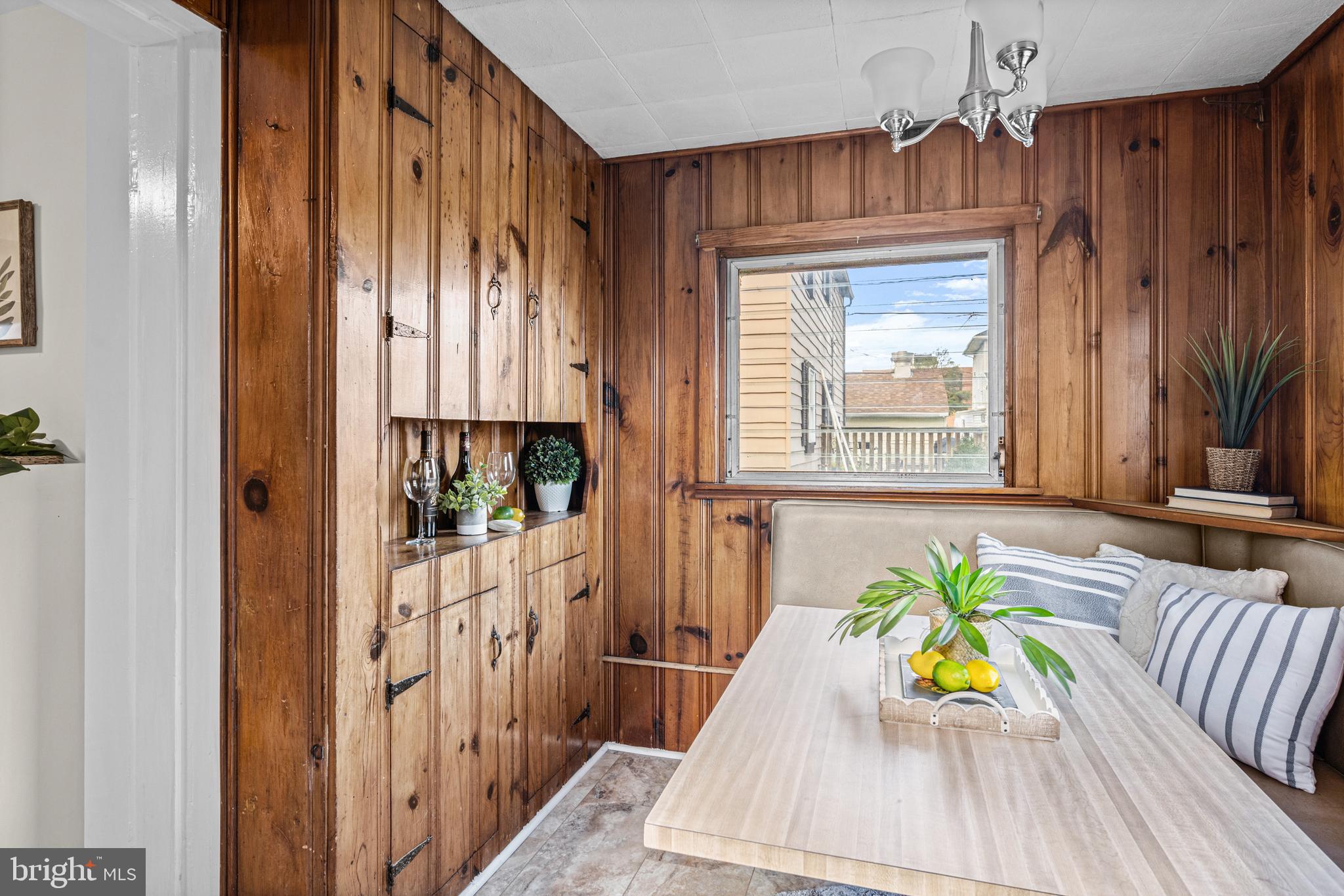 ROCKLEIGH COURT - Residential