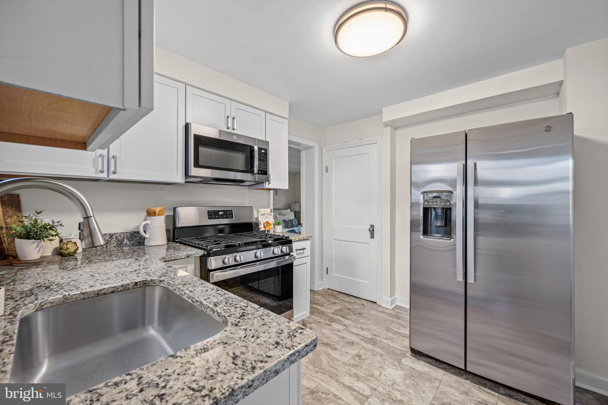 ROCKLEIGH COURT - Residential