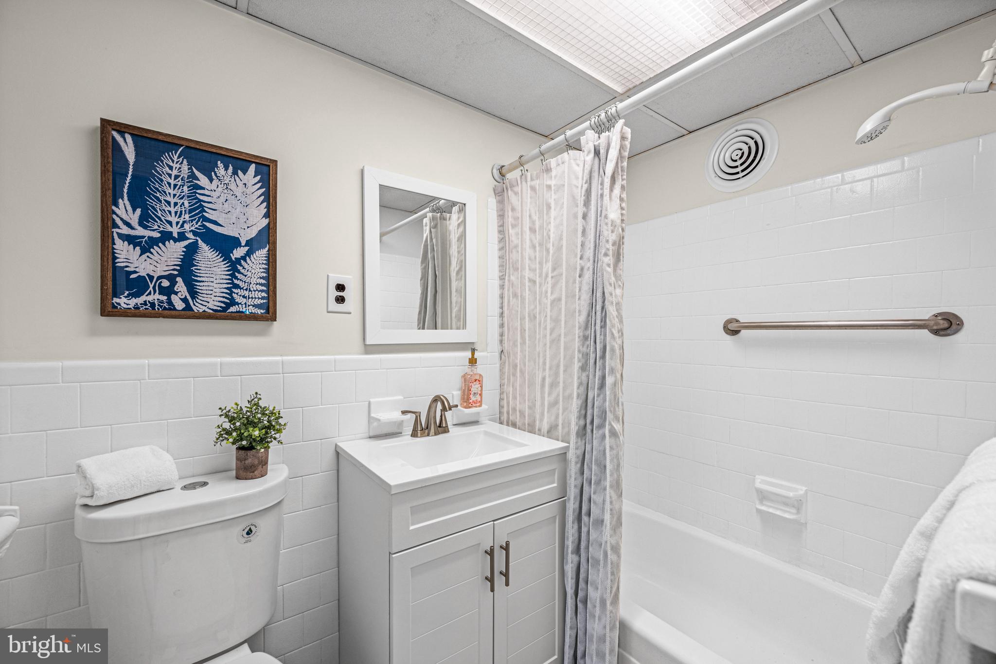 ROCKLEIGH COURT - Residential