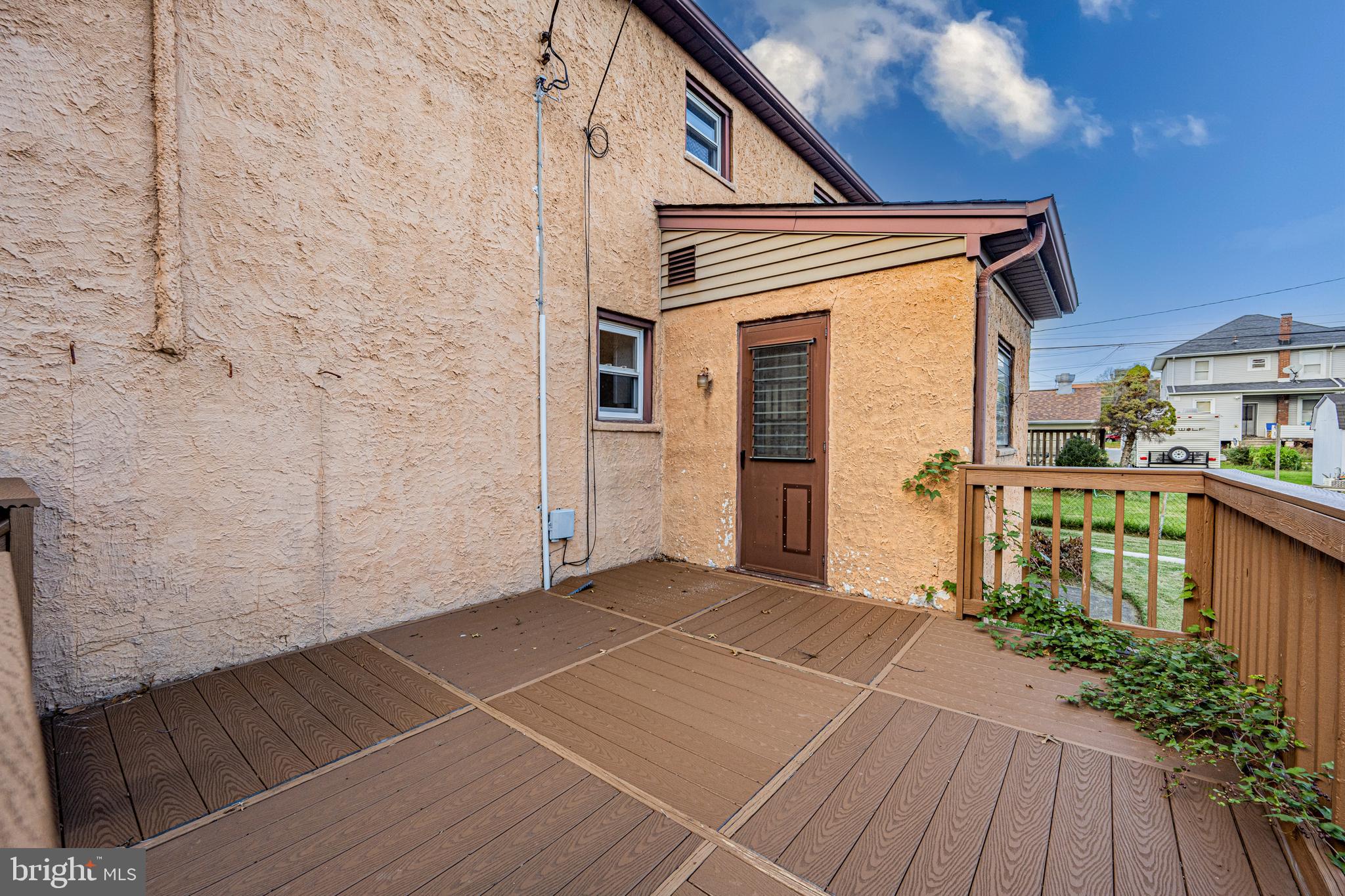 ROCKLEIGH COURT - Residential