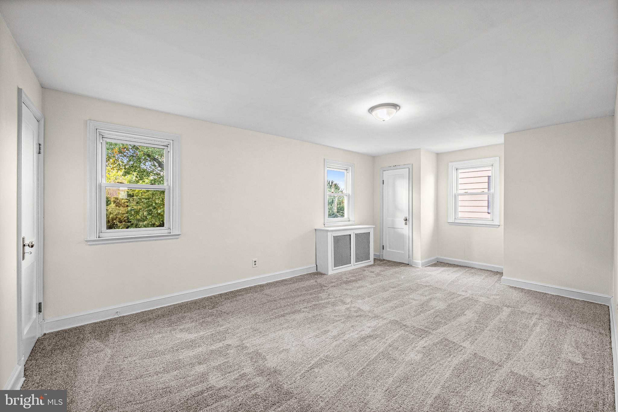 ROCKLEIGH COURT - Residential