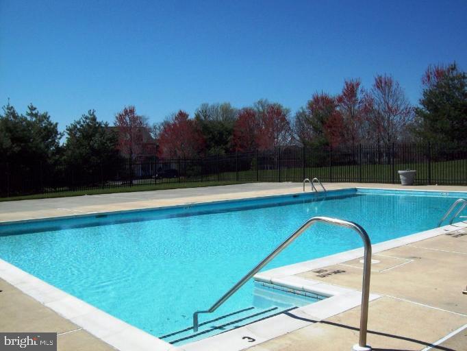 FOX VALLEY ESTATES - Residential