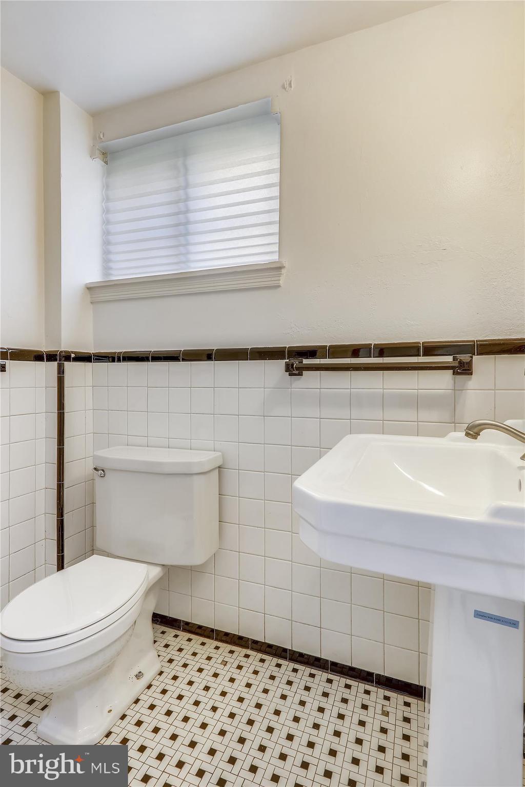 ROLLINGWOOD - Residential Lease