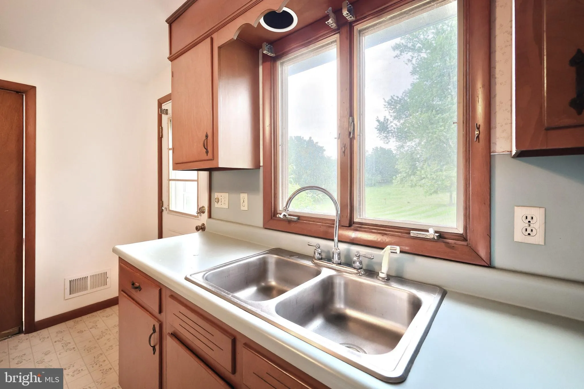 Dover, Pennsylvania 17315, United States, 3 Bedrooms Bedrooms, ,2 BathroomsBathrooms,Residential,Active,180827