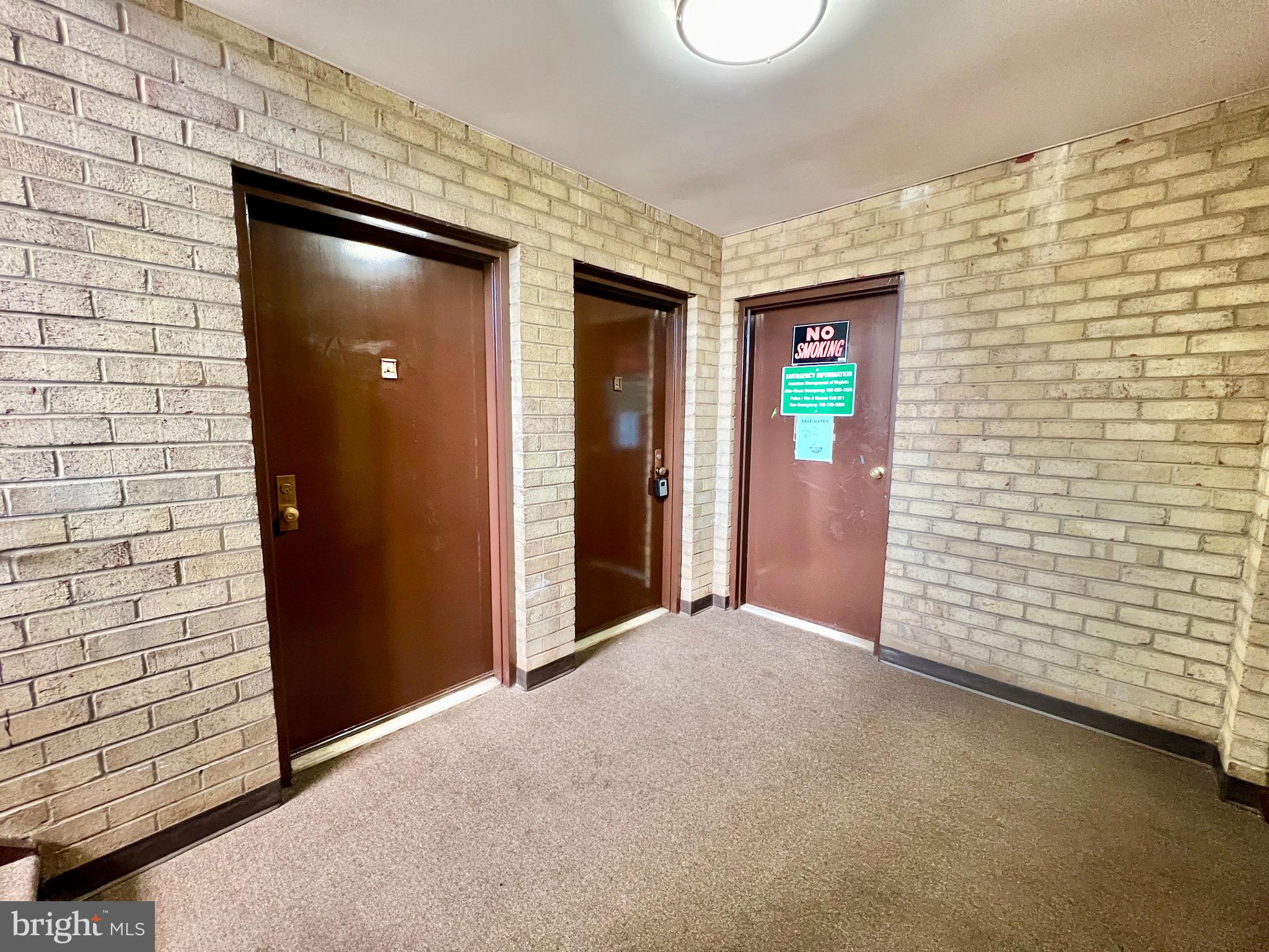 SUMMERTREE CONDO APTS - Residential