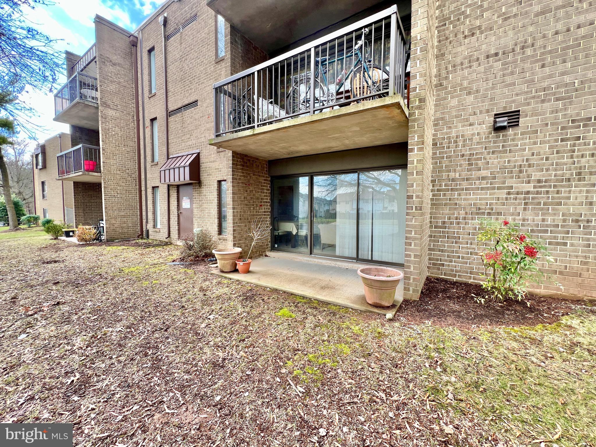 SUMMERTREE CONDO APTS - Residential