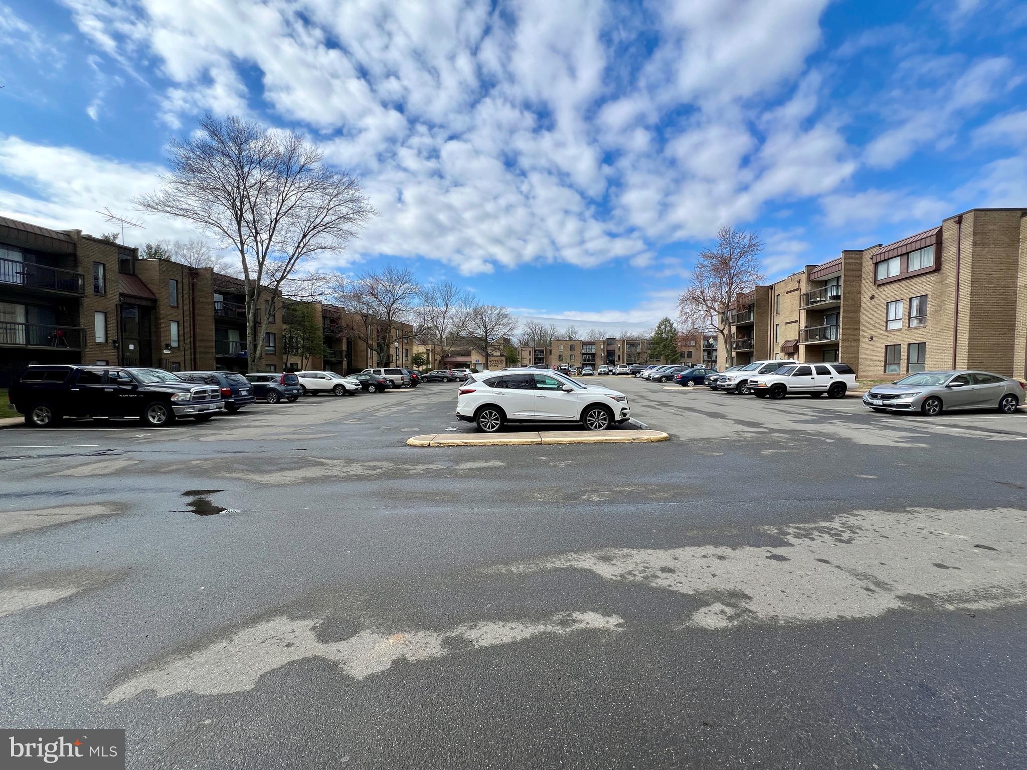 SUMMERTREE CONDO APTS - Residential