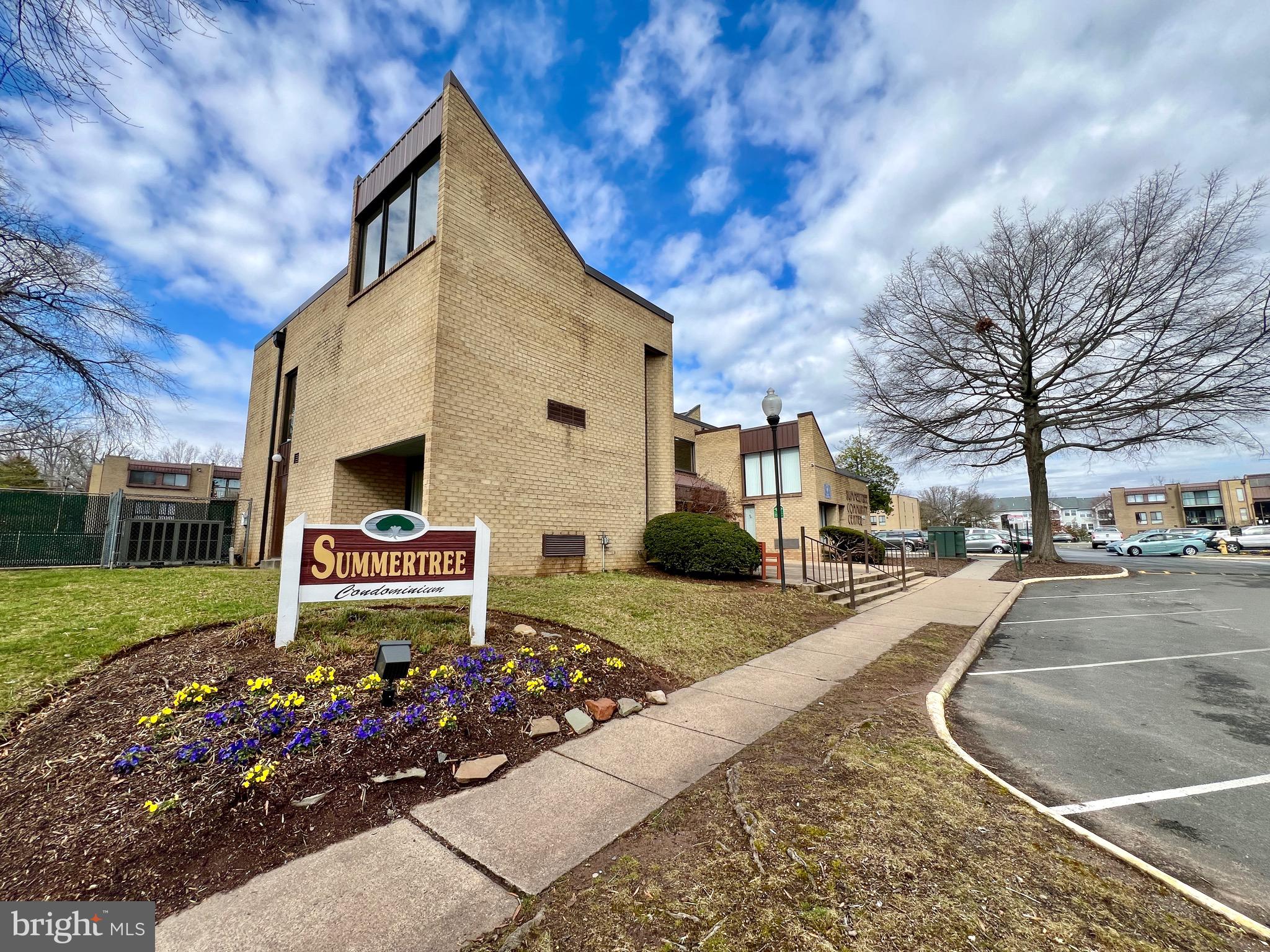 SUMMERTREE CONDO APTS - Residential