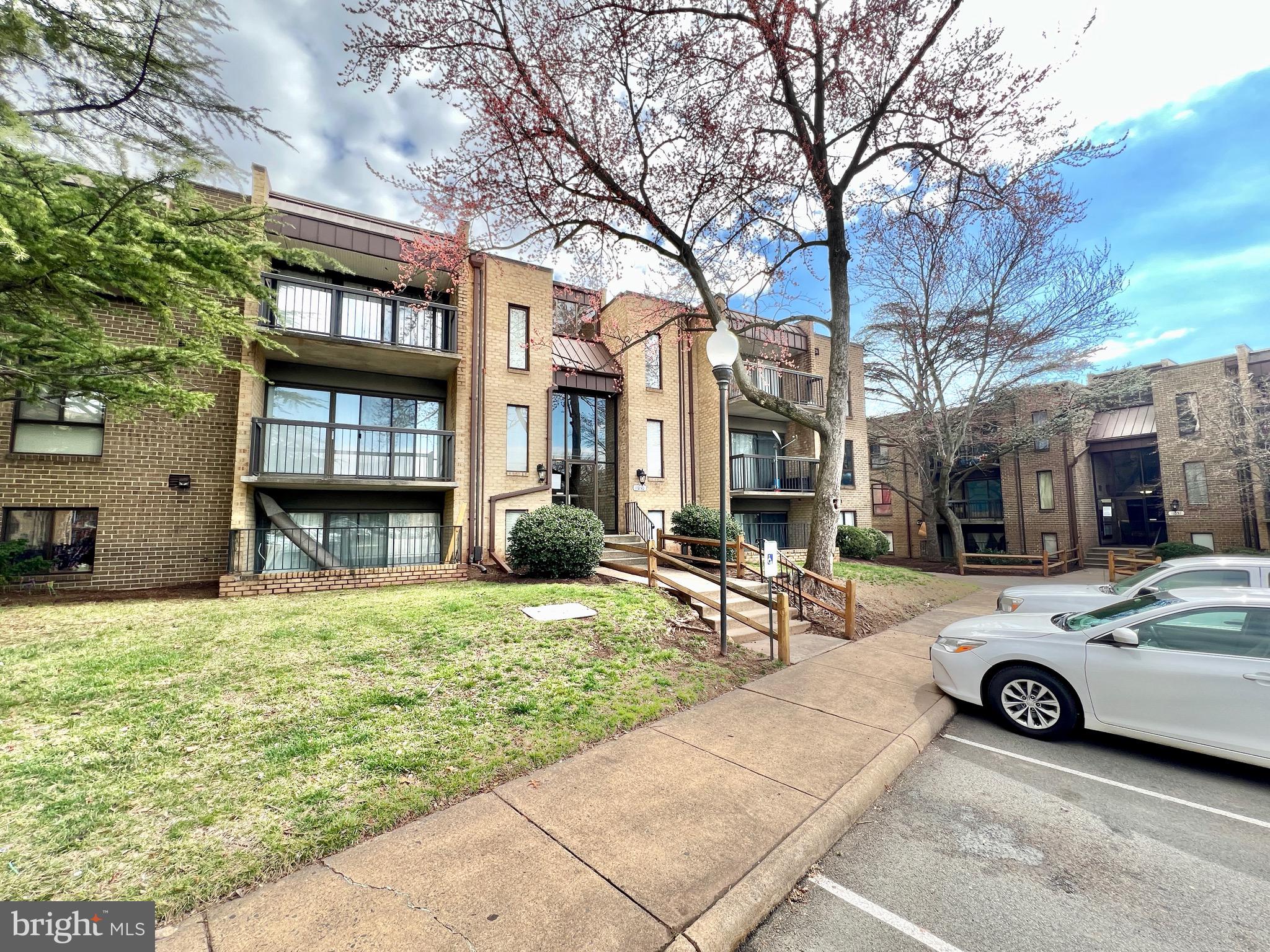 SUMMERTREE CONDO APTS - Residential