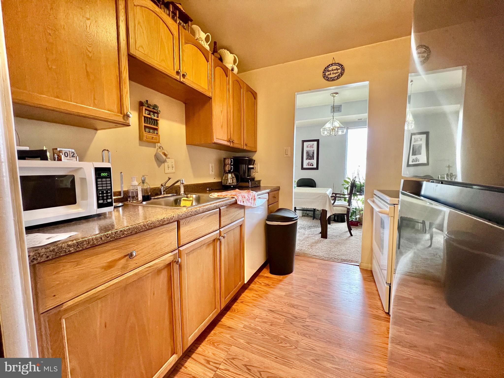 SUMMERTREE CONDO APTS - Residential