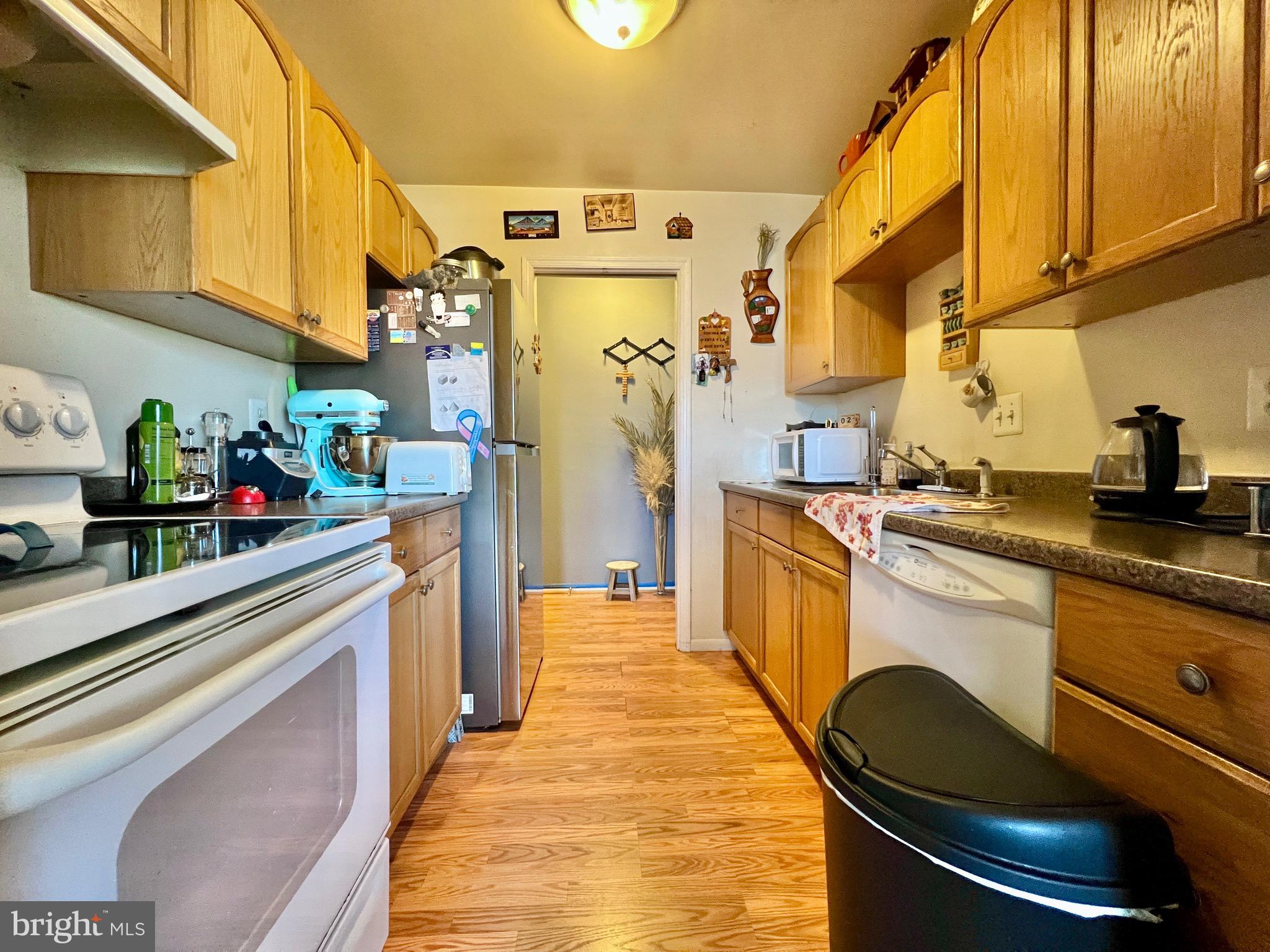 SUMMERTREE CONDO APTS - Residential