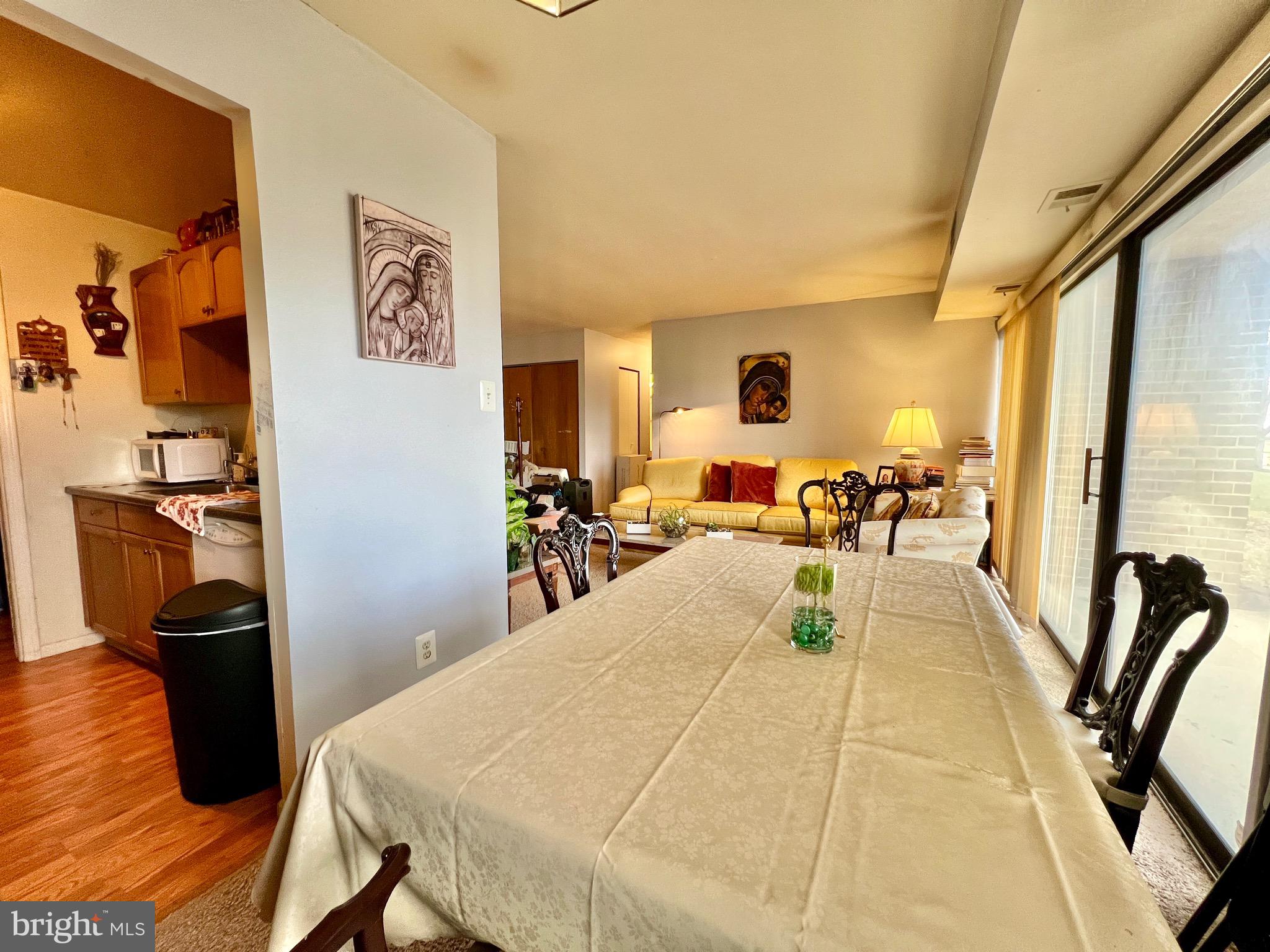 SUMMERTREE CONDO APTS - Residential