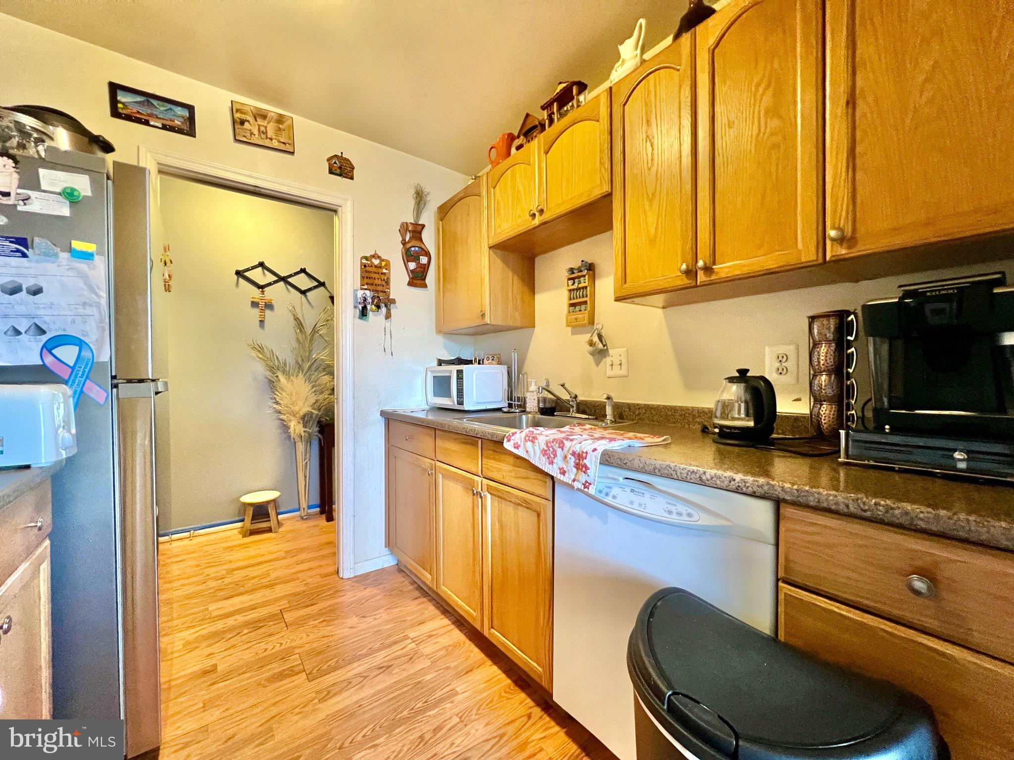 SUMMERTREE CONDO APTS - Residential