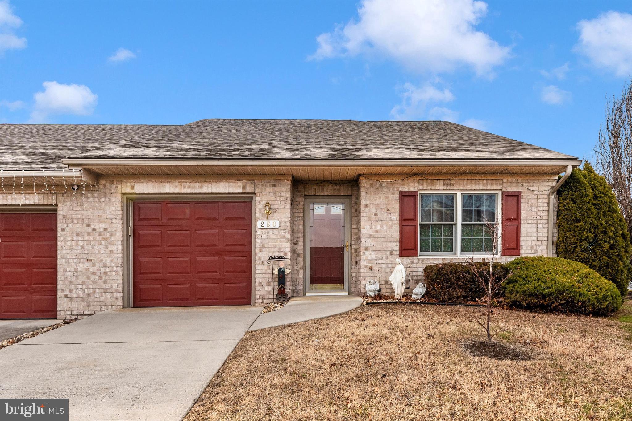 SUMMERLAND MANOR - Residential