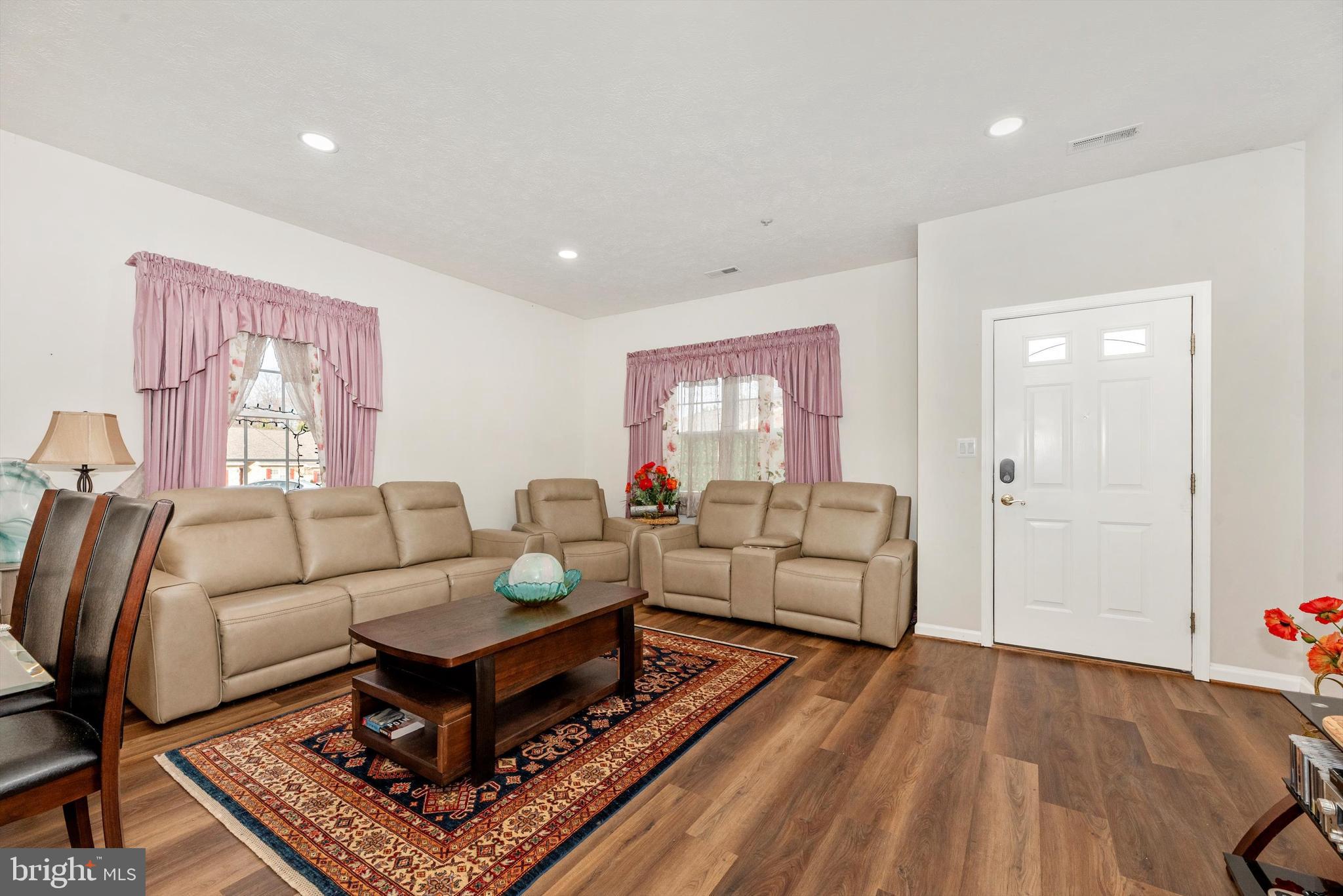 SUMMERLAND MANOR - Residential