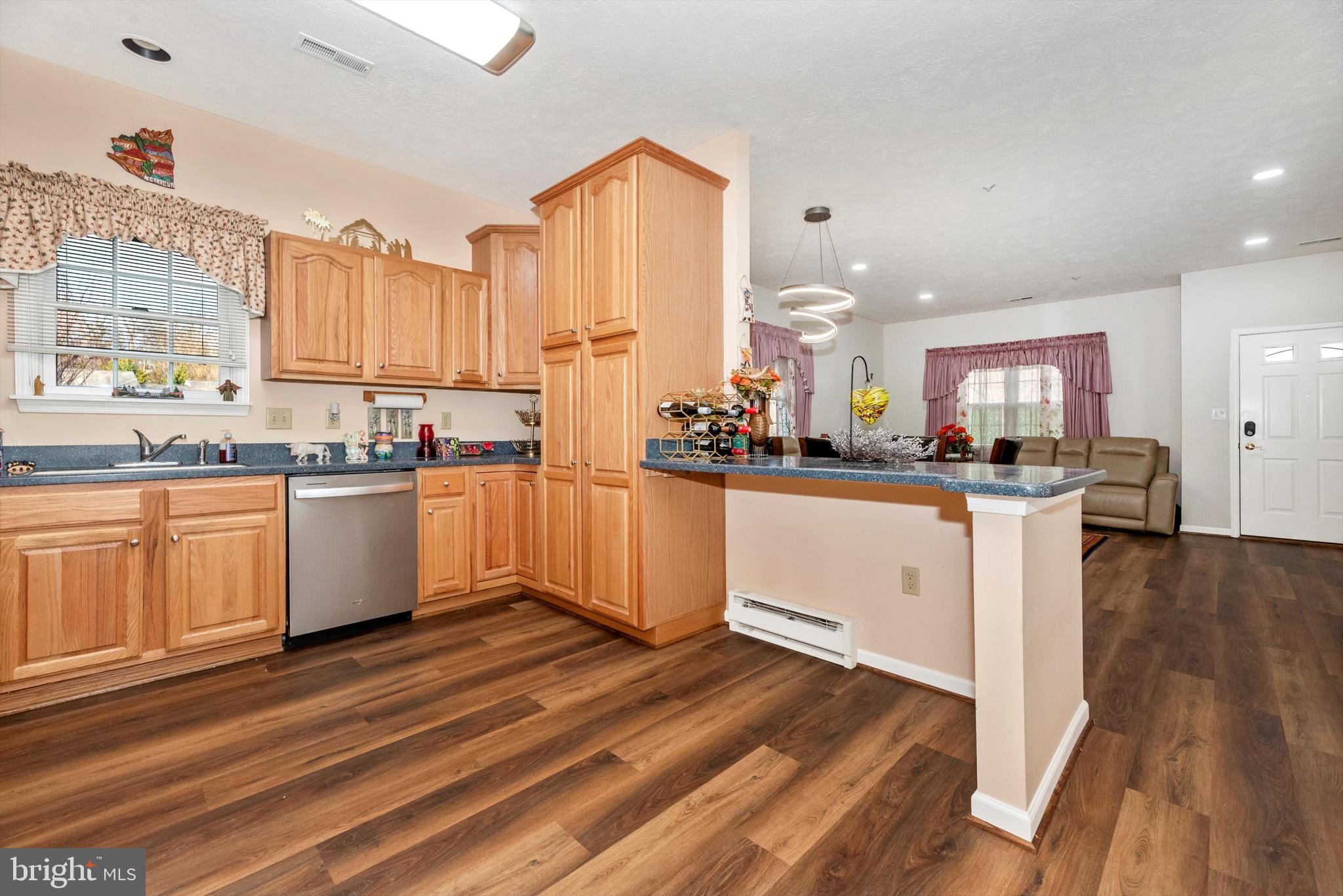 SUMMERLAND MANOR - Residential