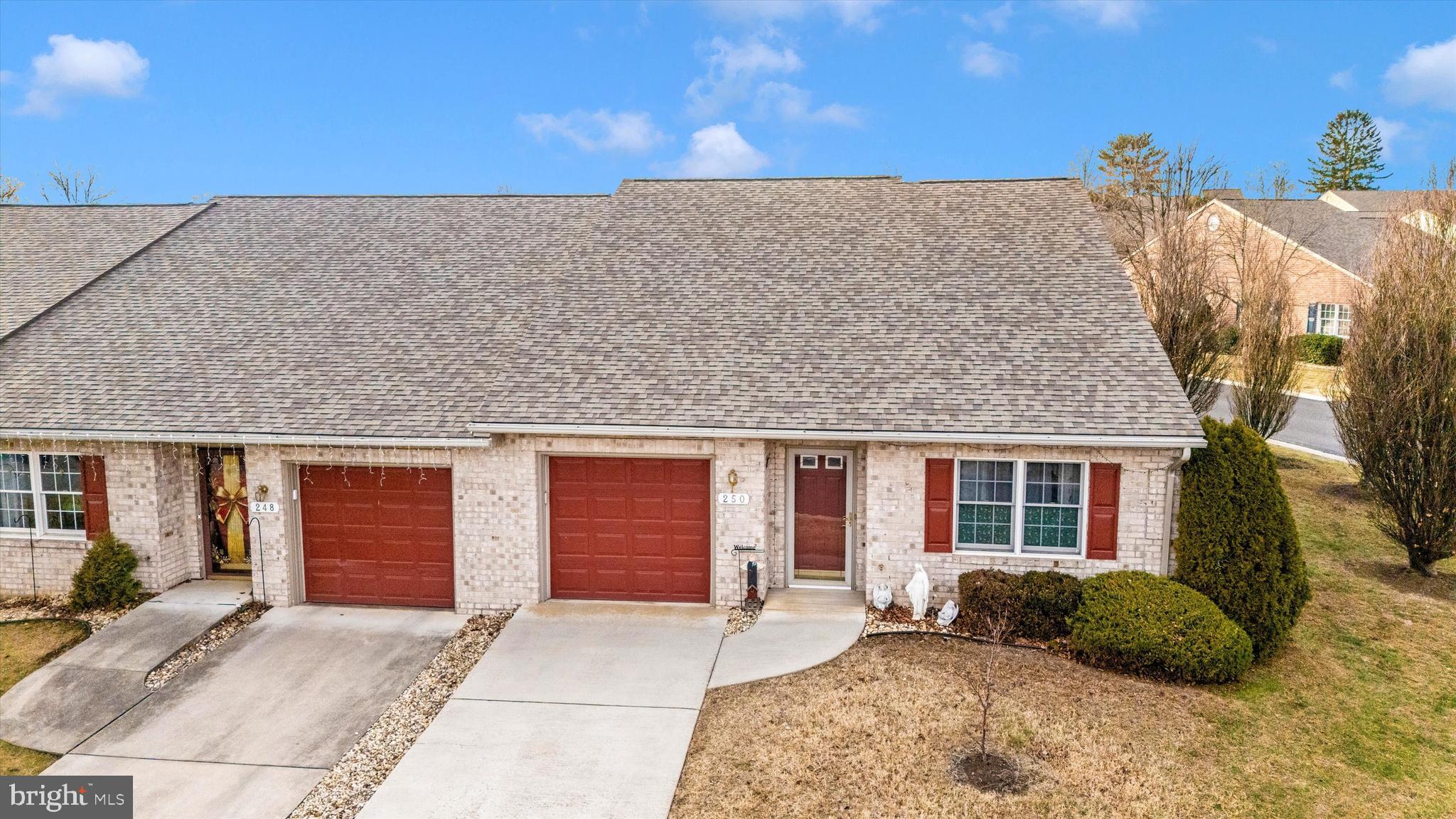 SUMMERLAND MANOR - Residential