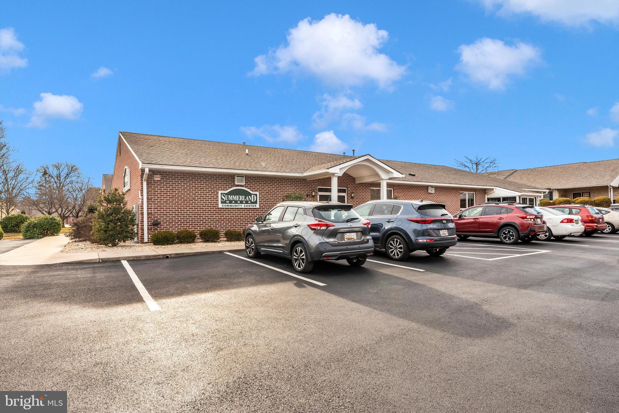 SUMMERLAND MANOR - Residential