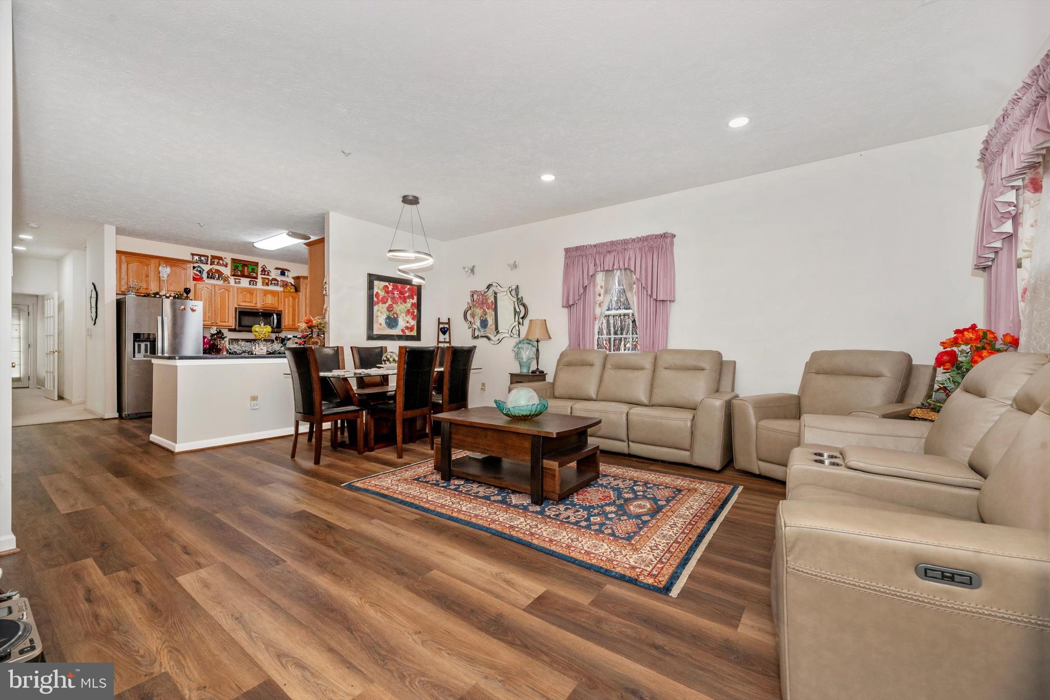 SUMMERLAND MANOR - Residential