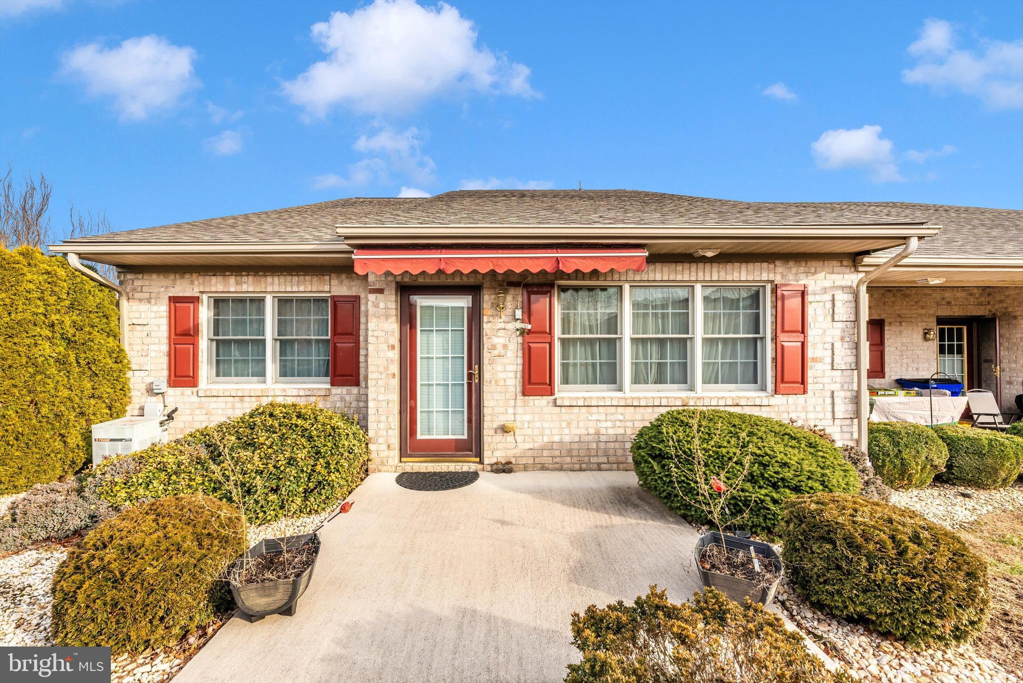 SUMMERLAND MANOR - Residential