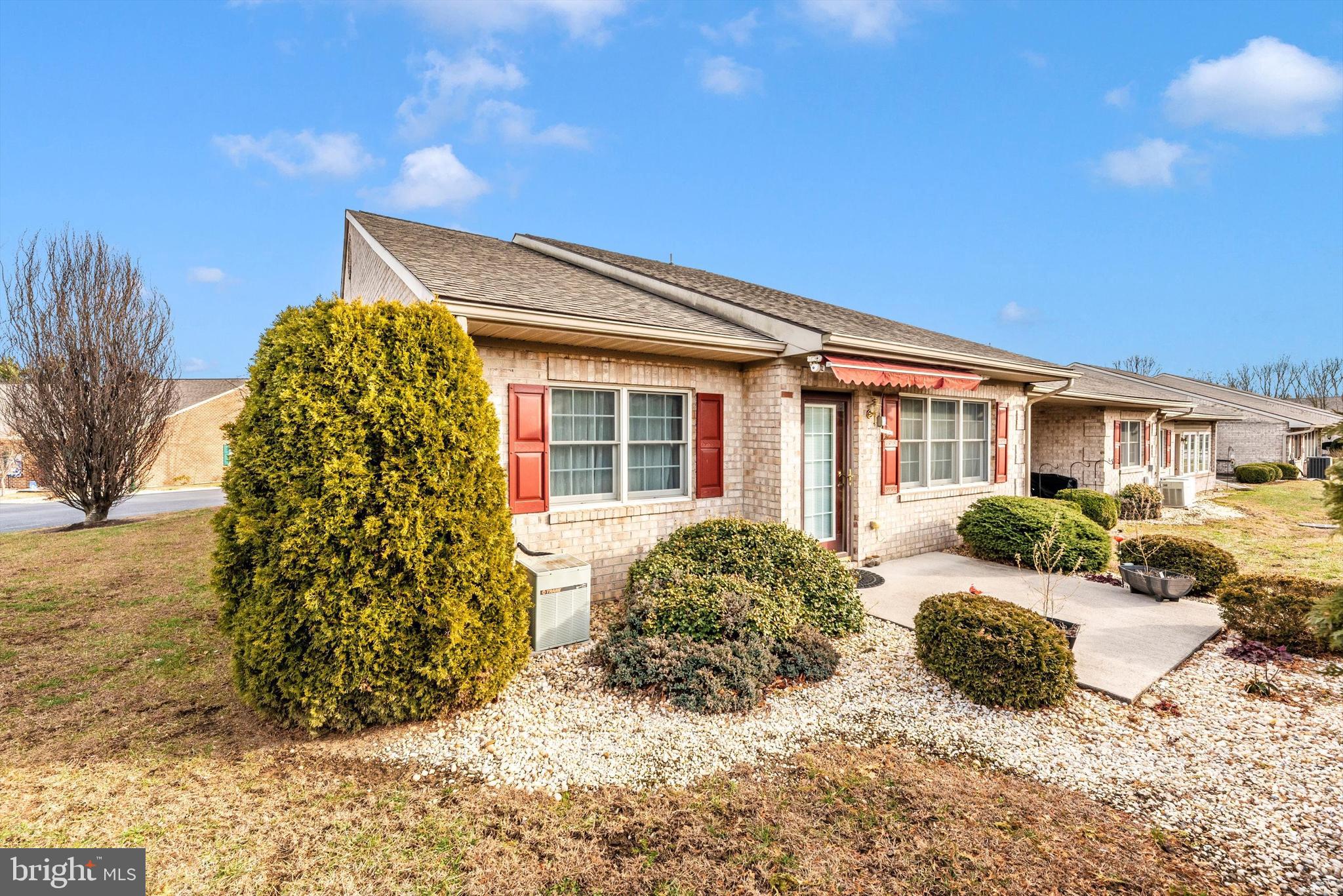 SUMMERLAND MANOR - Residential