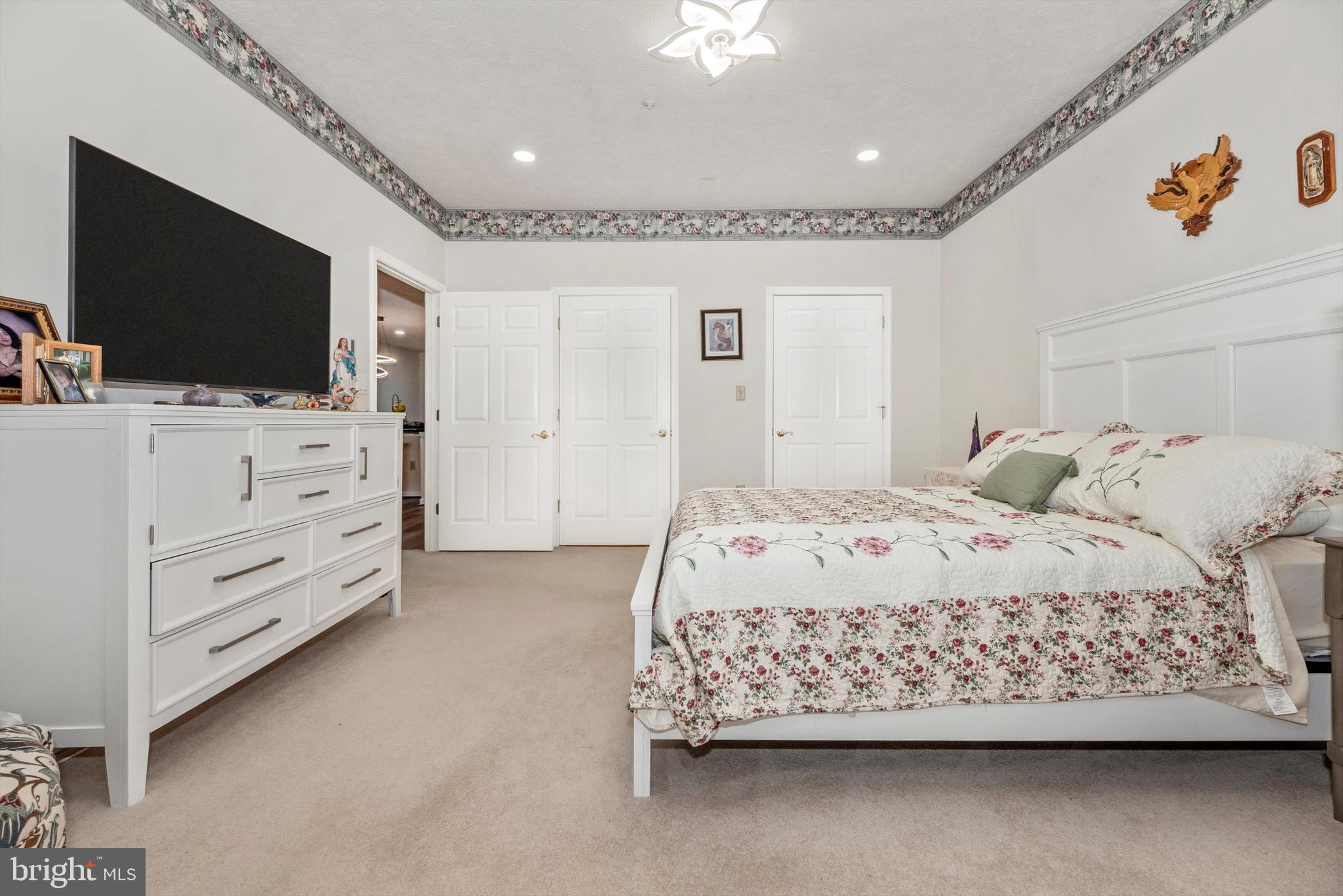 SUMMERLAND MANOR - Residential