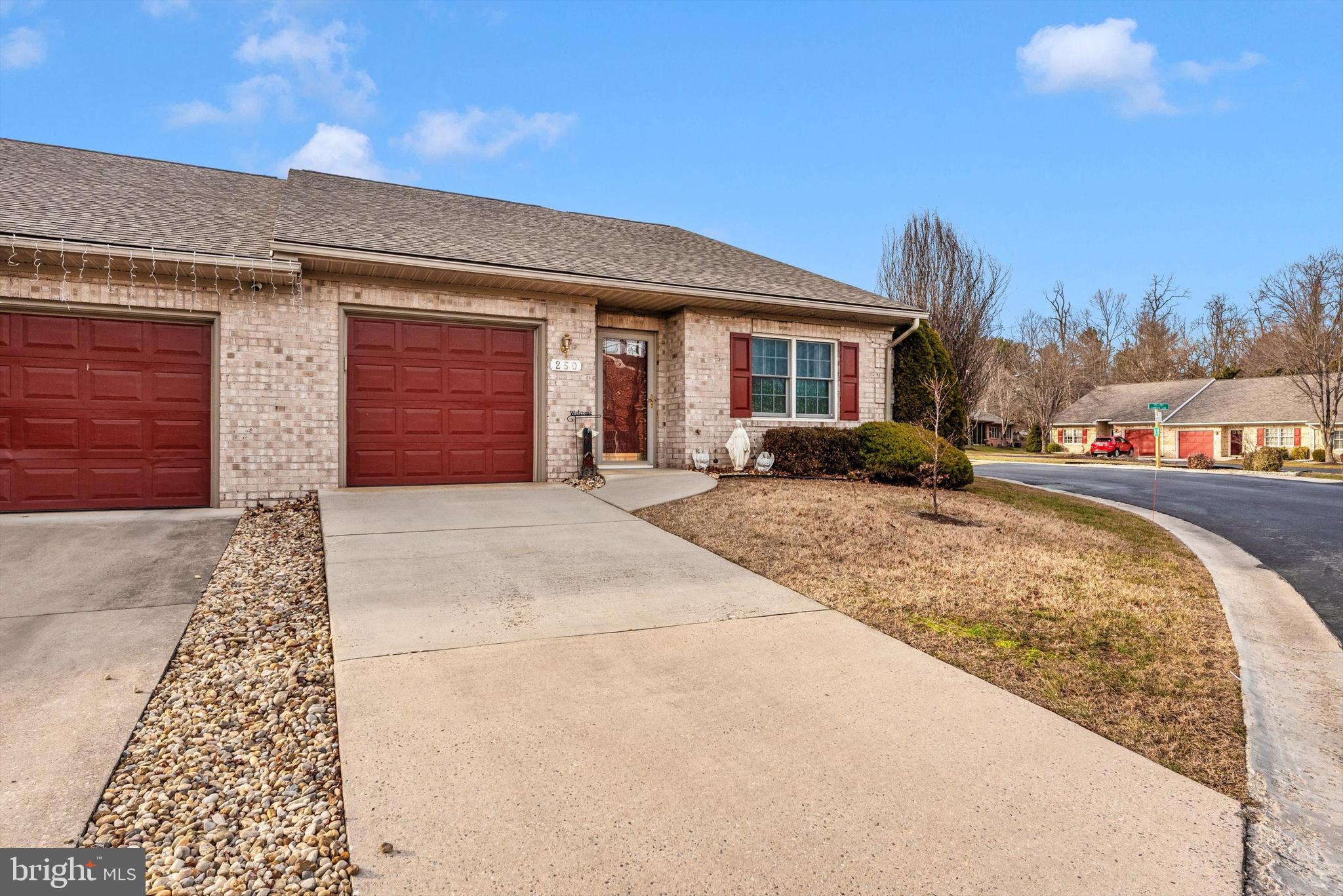 SUMMERLAND MANOR - Residential