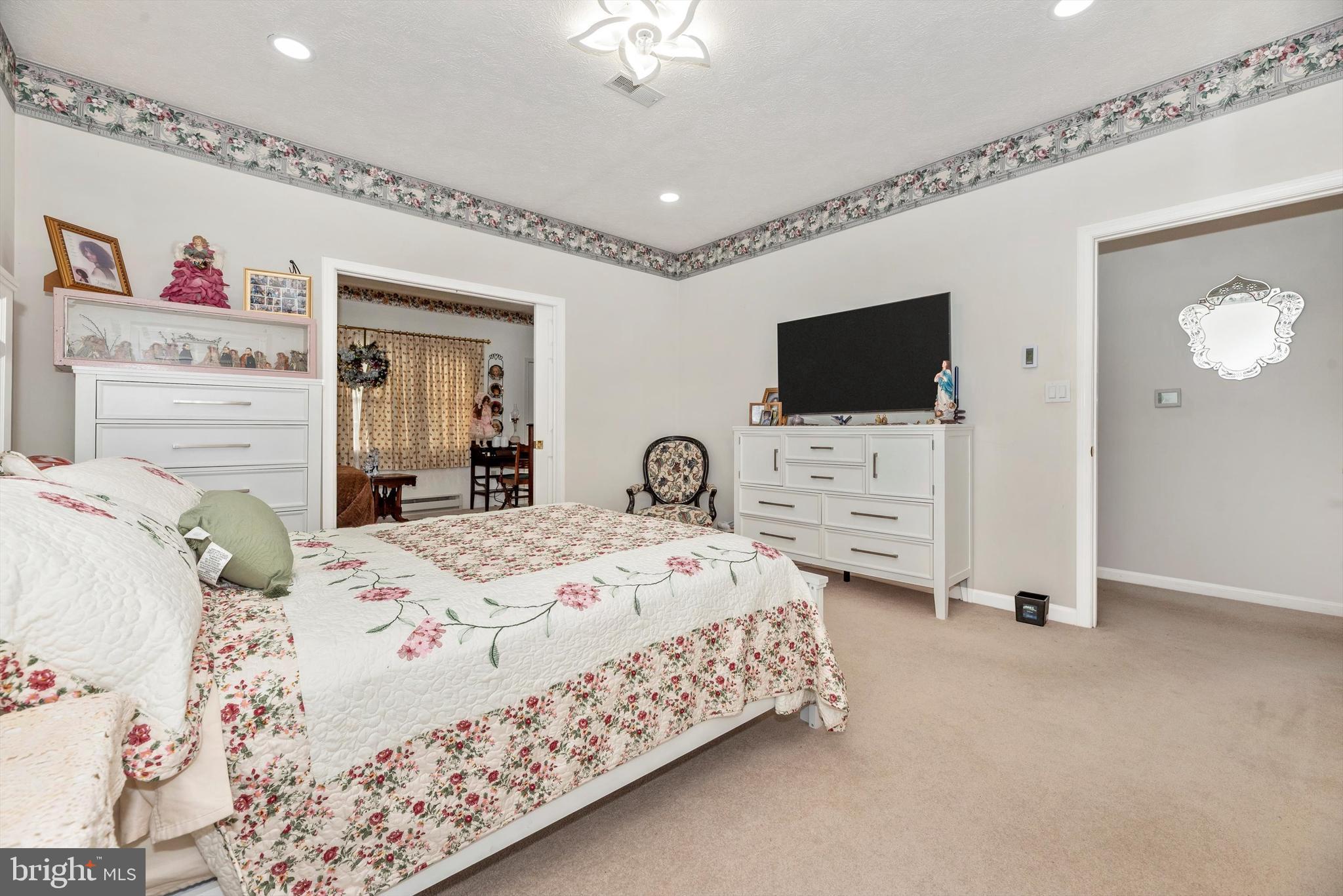 SUMMERLAND MANOR - Residential